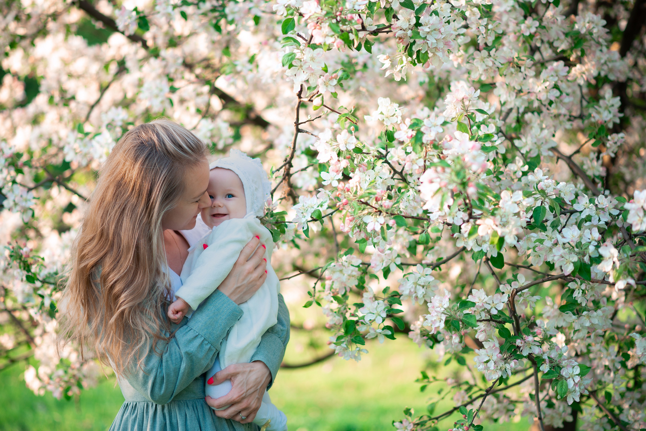 Семейный фотограф на выписку из роддома и крещение Минск Настя Гришук