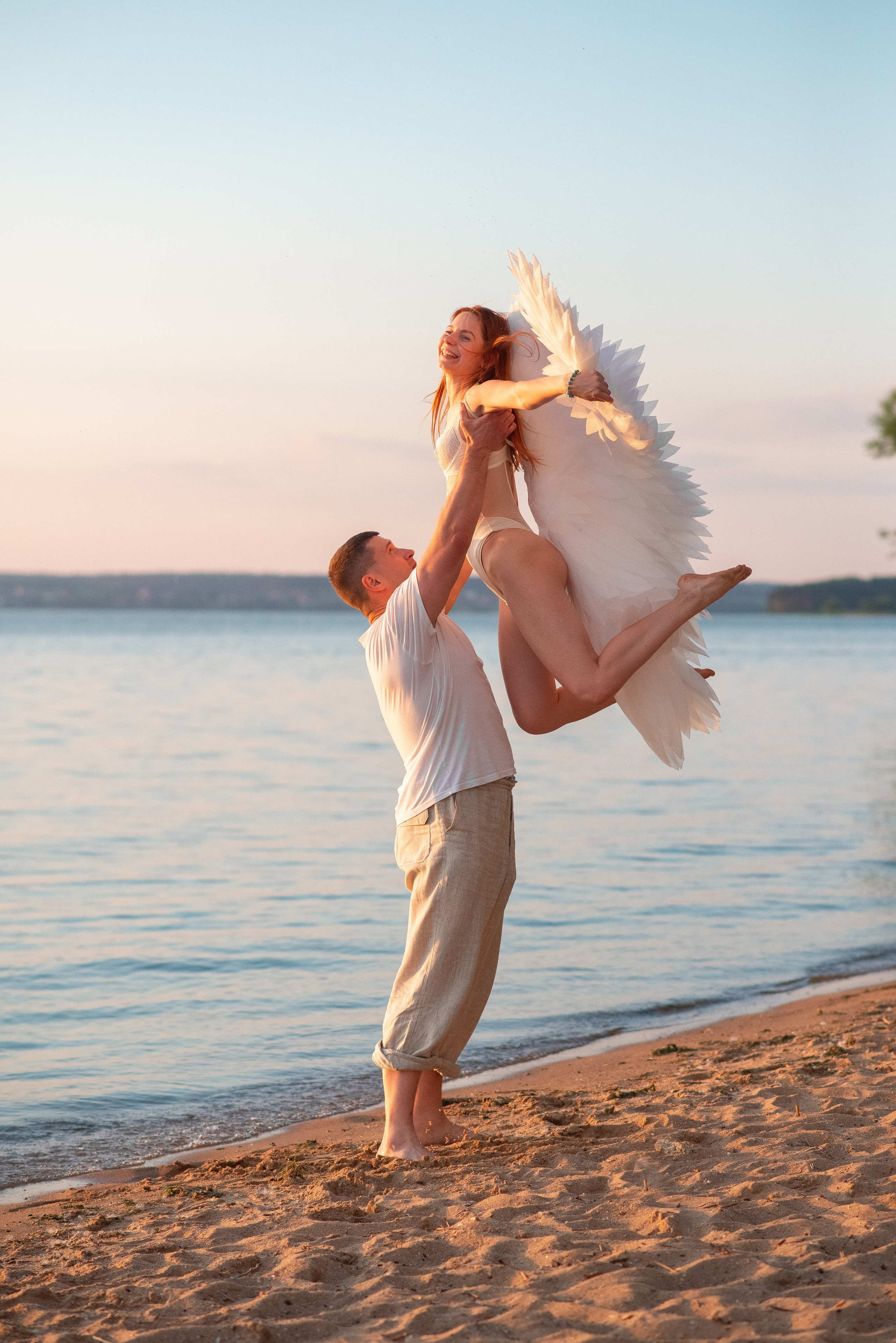 Оксана+Саша на Минском с крыльями. Семейный фотограф на выписку из роддома и крещение Минск Настя Гришук