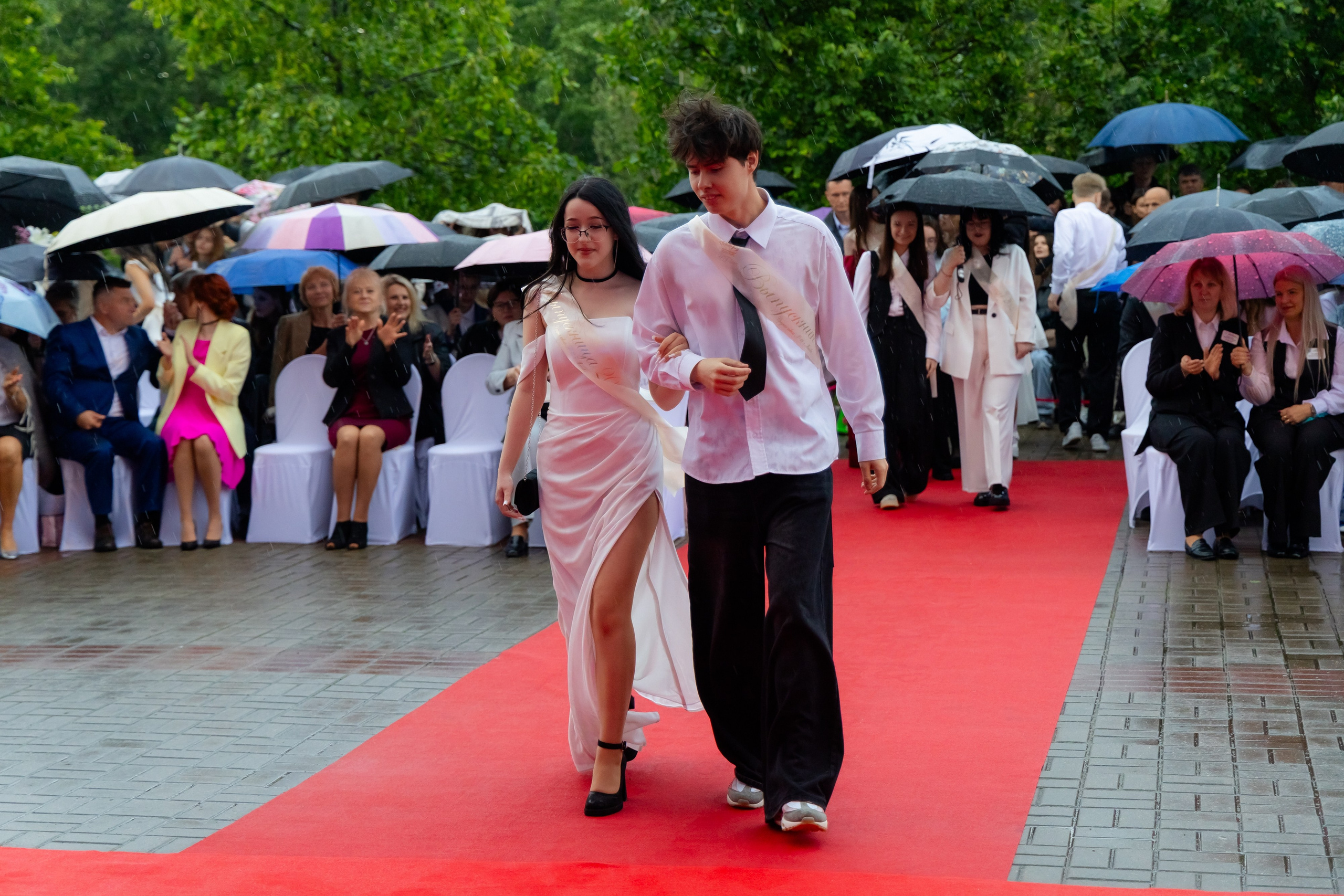 Школьный выпускной 2025 год в Минске, Беларуси. Свадебный фотограф в Минске/Беларуси Сергей Спиридонов