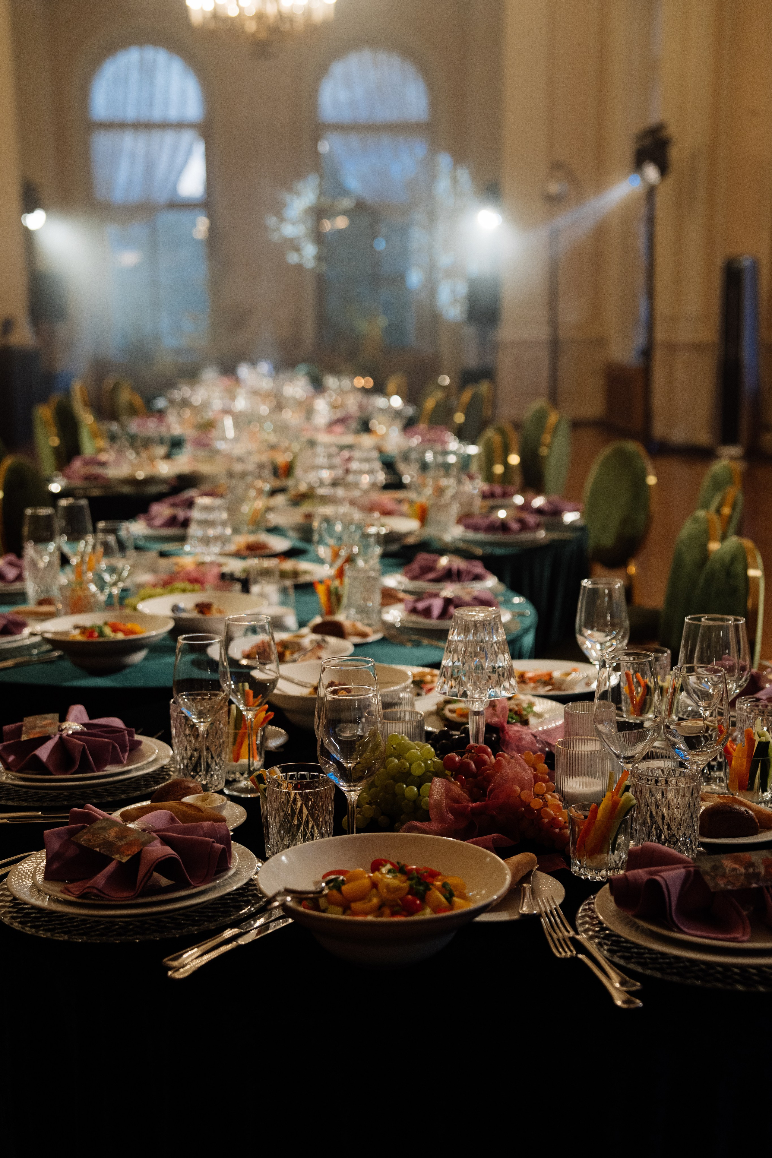 Современная свадьба во дворце. Свадебный фотограф организатор в Санкт-Петербурге Ассоль Опарина
