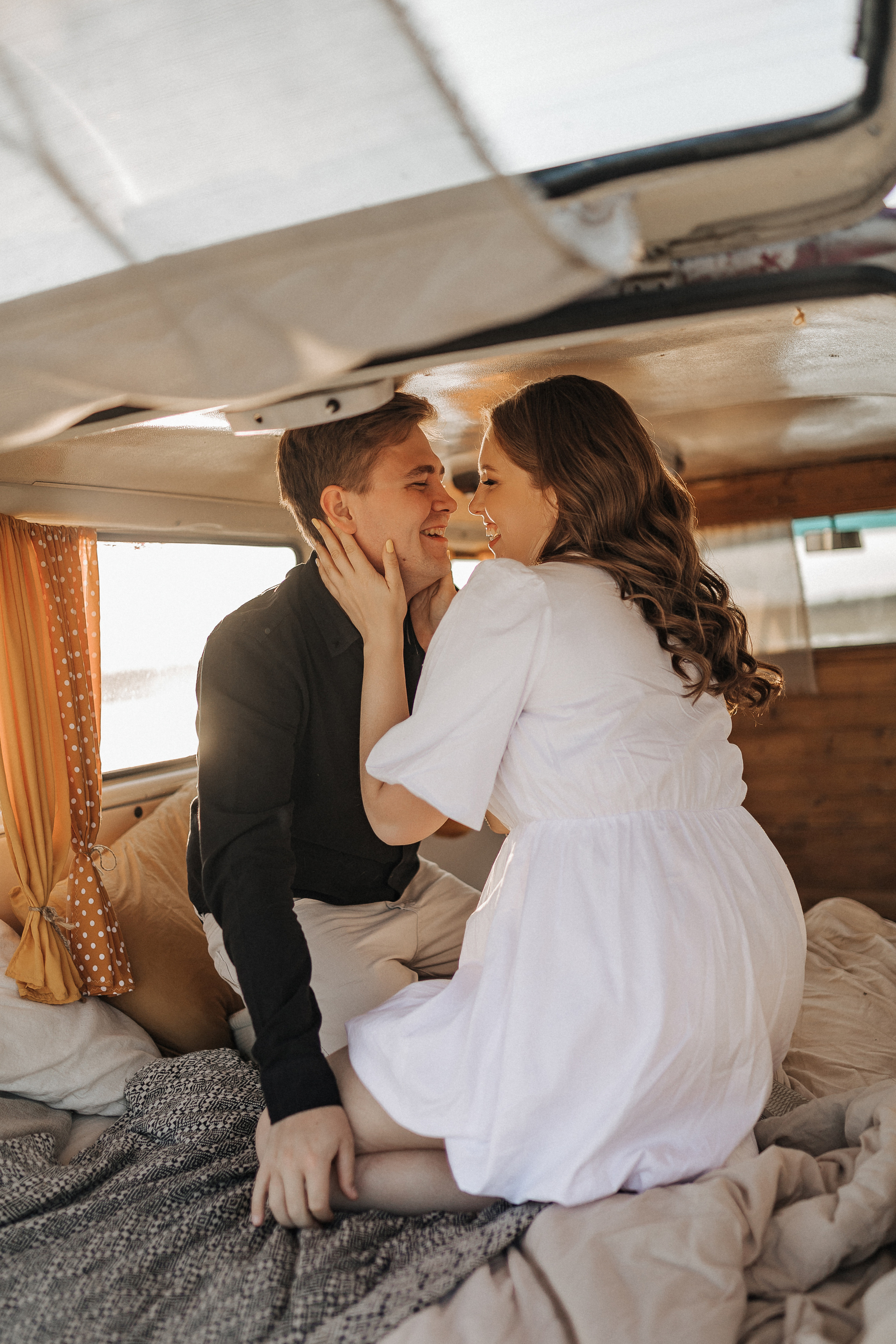 Фургон, пески и Зюзя. Свадебный фотограф в Москве и Екатеринбурге