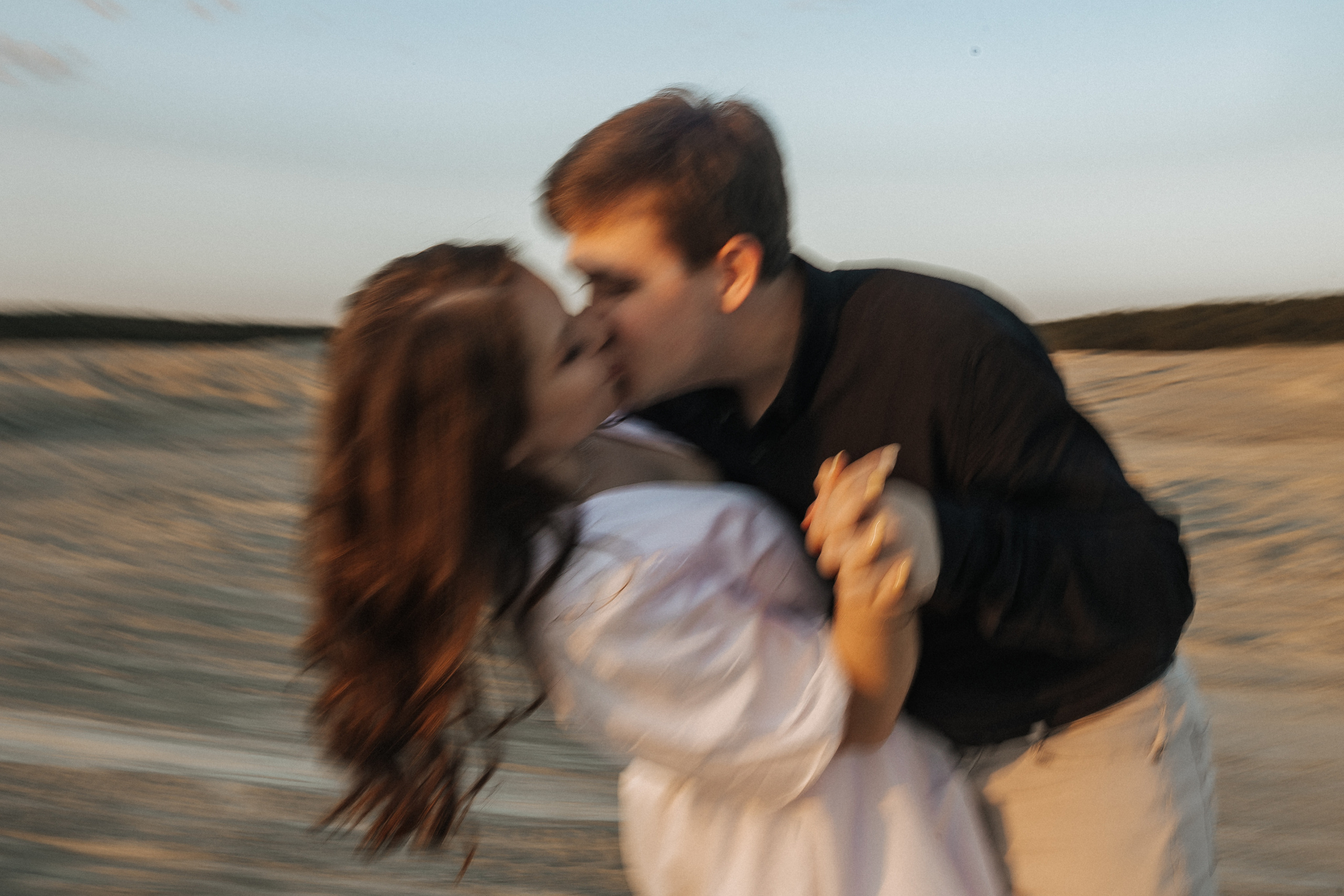 Фургон, пески и Зюзя. Свадебный фотограф в Москве и Екатеринбурге