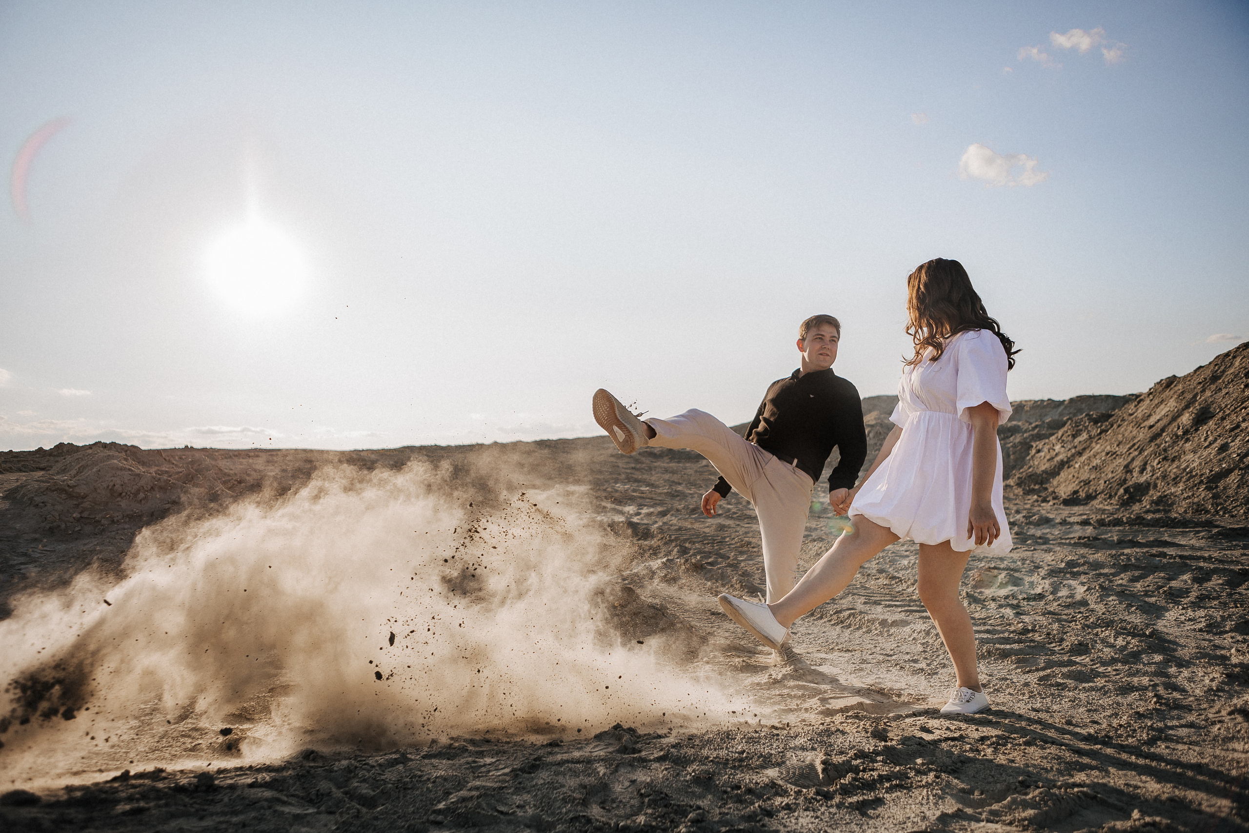 Фургон, пески и Зюзя. Свадебный фотограф в Москве и Екатеринбурге