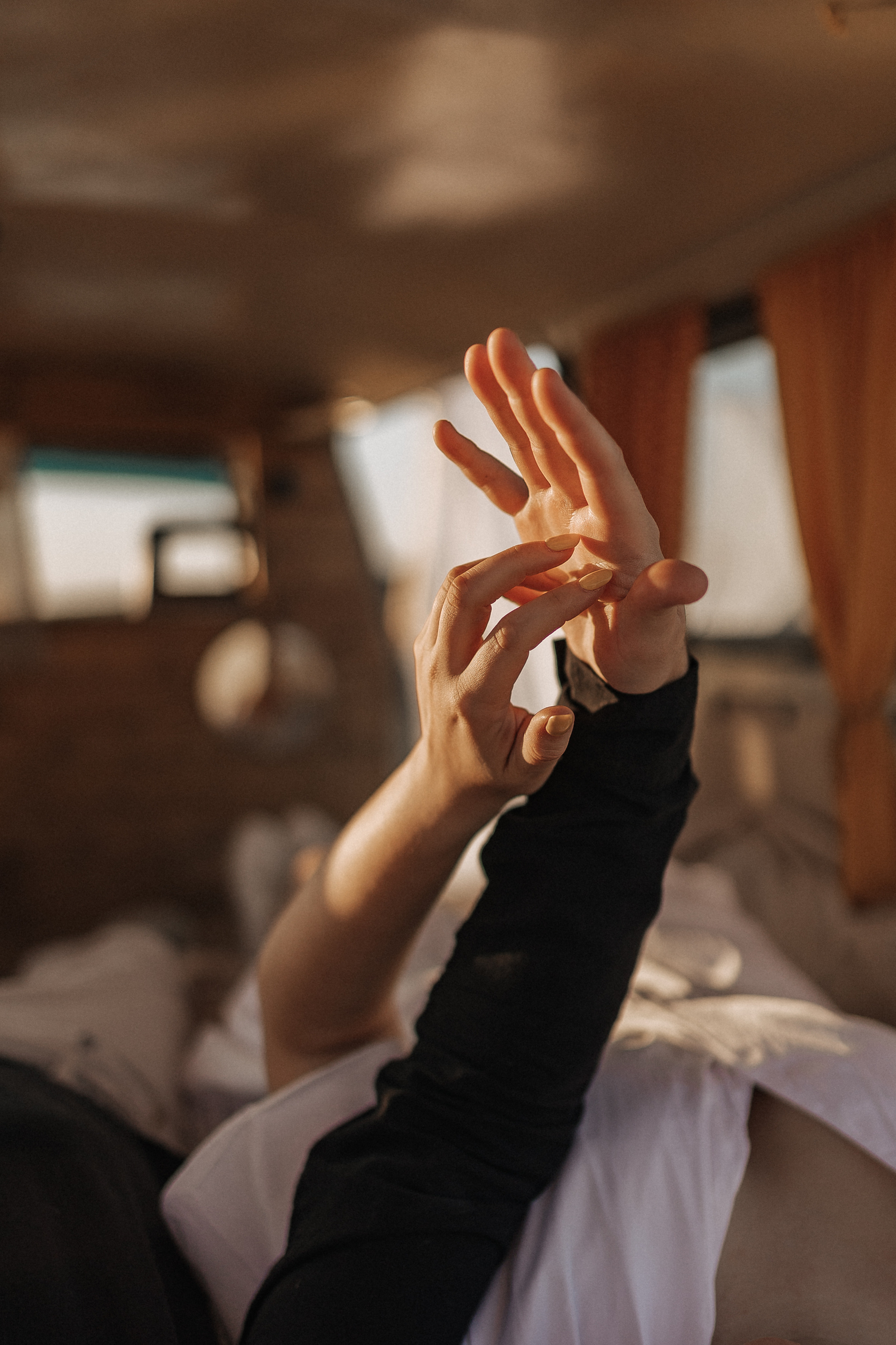 Фургон, пески и Зюзя. Свадебный фотограф в Москве и Екатеринбурге