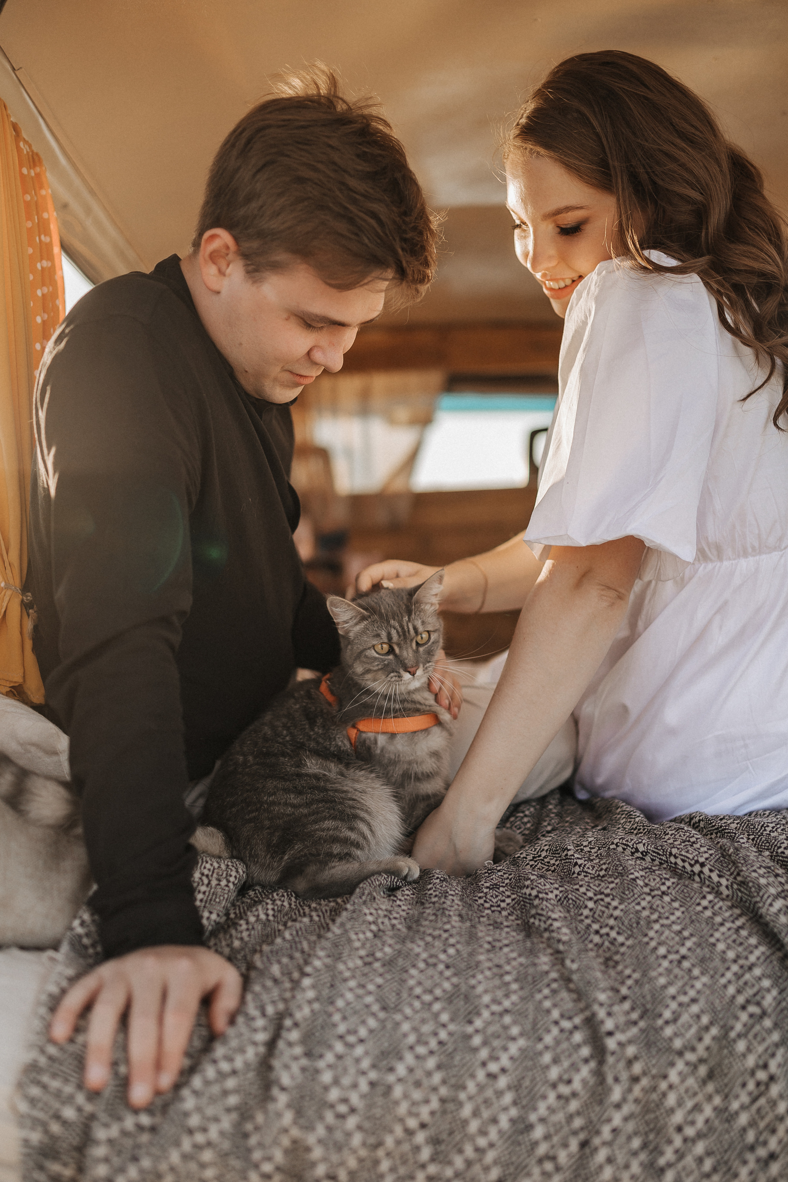 Фургон, пески и Зюзя. Свадебный фотограф в Москве и Екатеринбурге