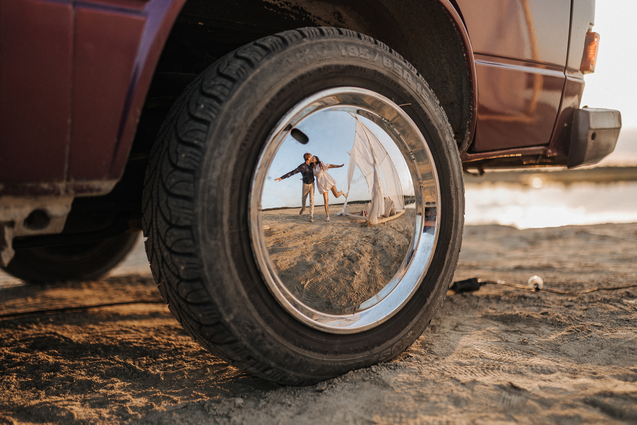 Фургон, пески и Зюзя. Свадебный фотограф в Москве и Екатеринбурге