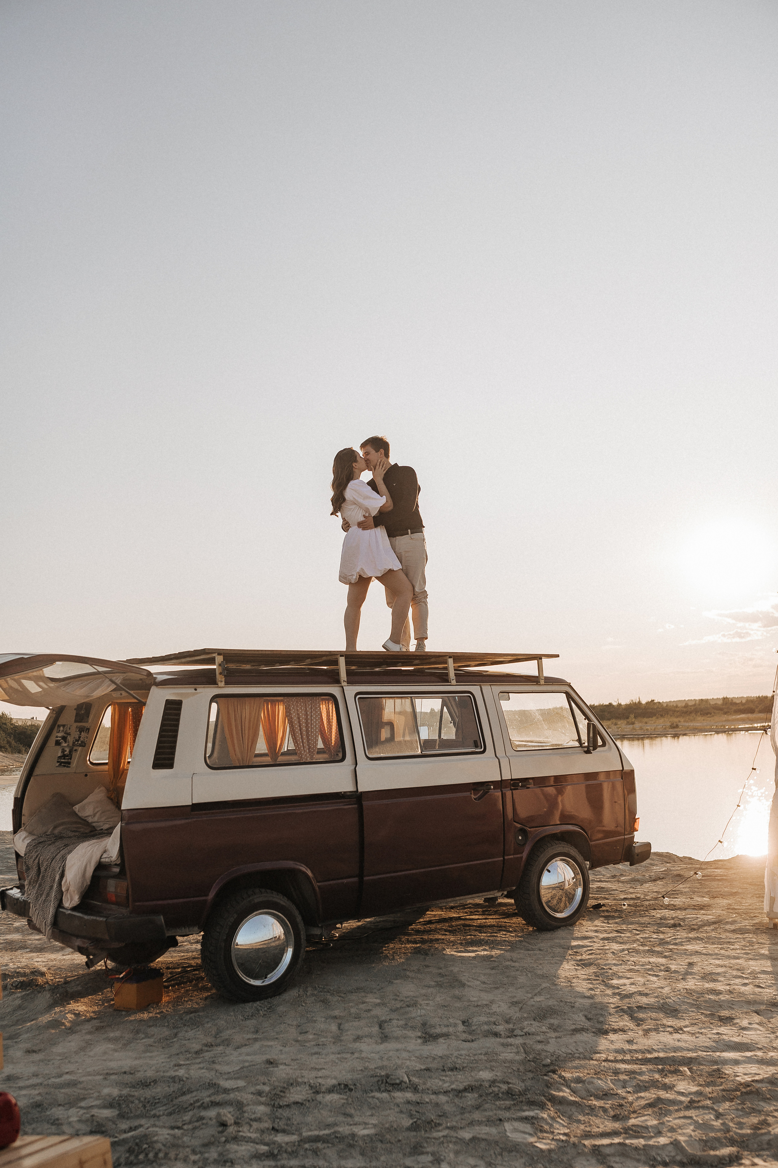 Фургон, пески и Зюзя. Свадебный фотограф в Москве и Екатеринбурге