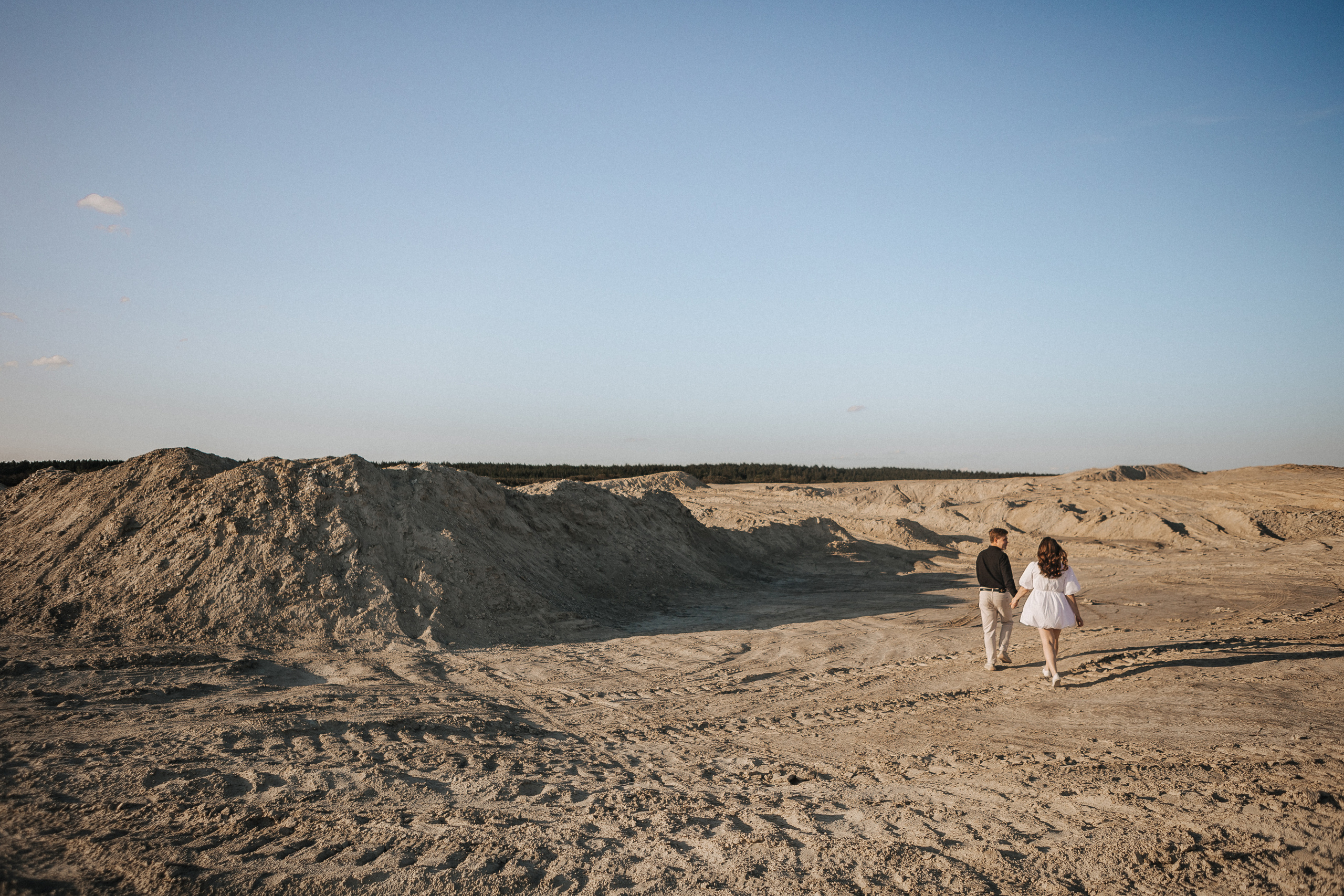 Фургон, пески и Зюзя. Свадебный фотограф в Москве и Екатеринбурге
