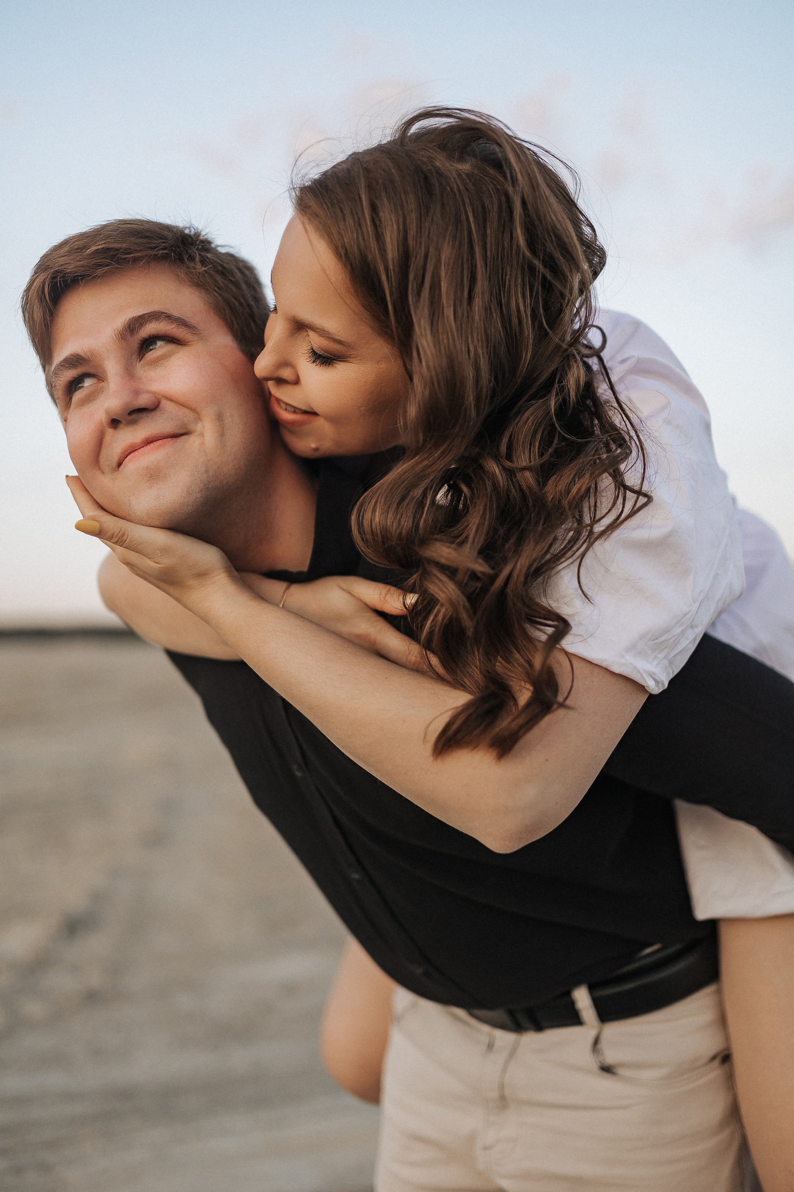 Фургон, пески и Зюзя. Свадебный фотограф в Москве и Екатеринбурге