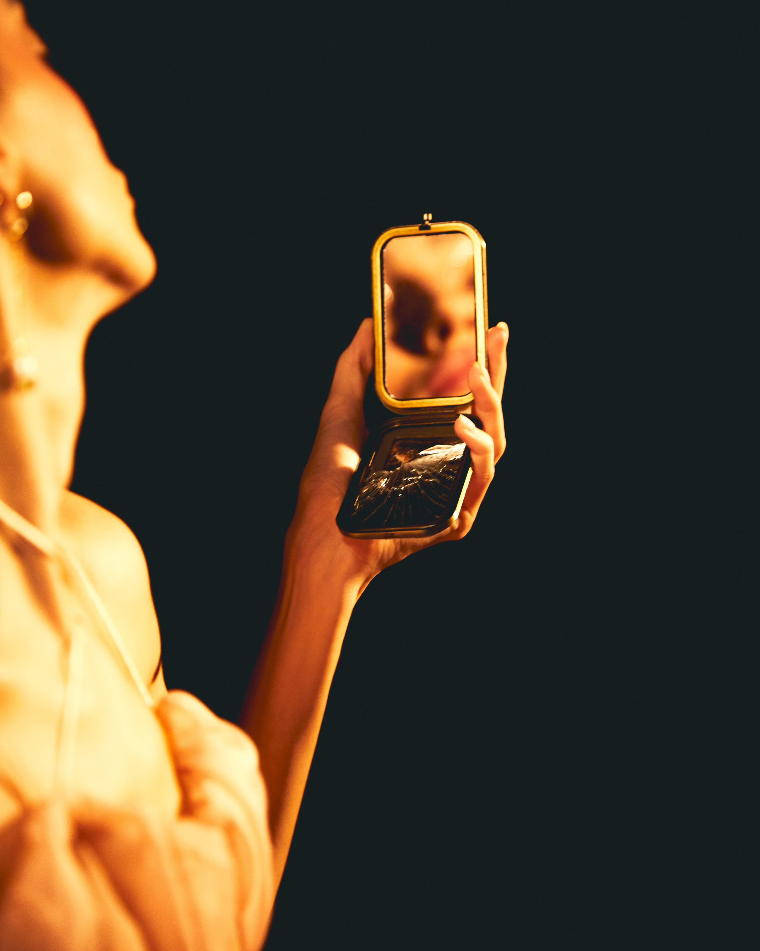 Vesper brand. Святослав Лебедев | Рекламный фотограф — Коммерческая съемка, Арт-дирекшн, AI-интеграция