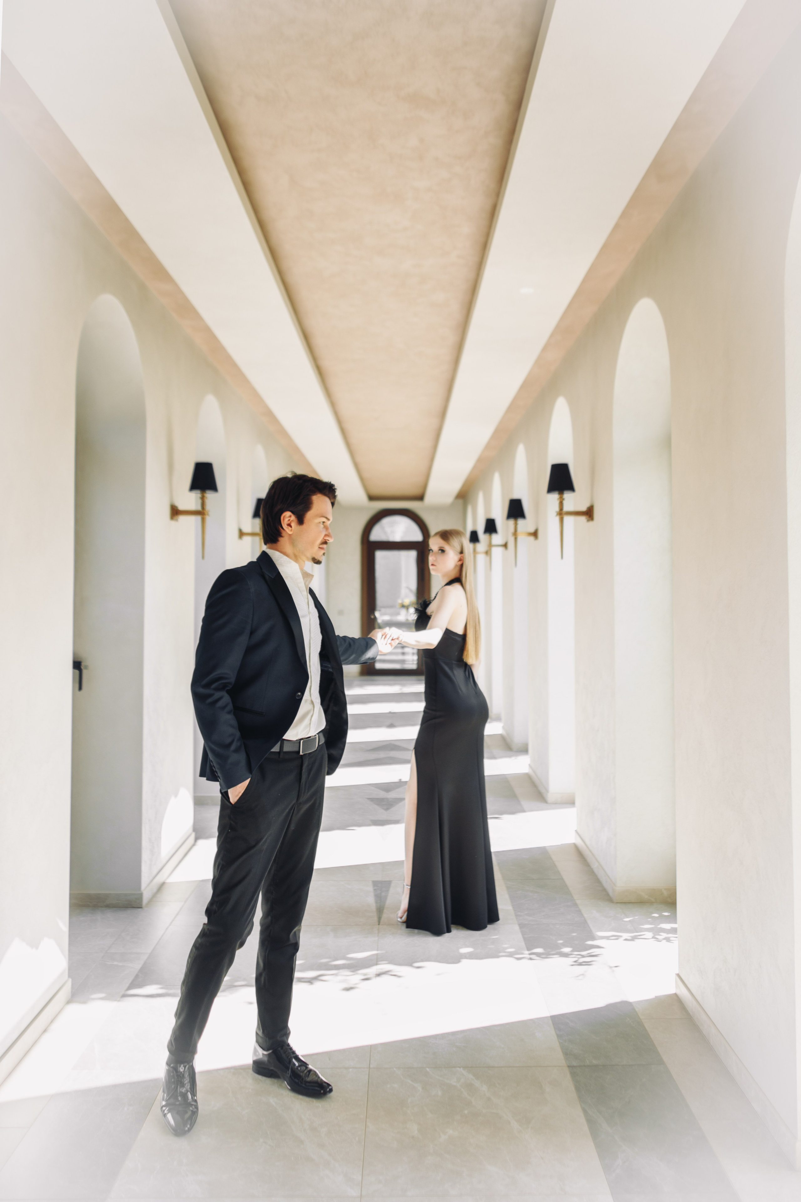 фото людей в красивом интерьере