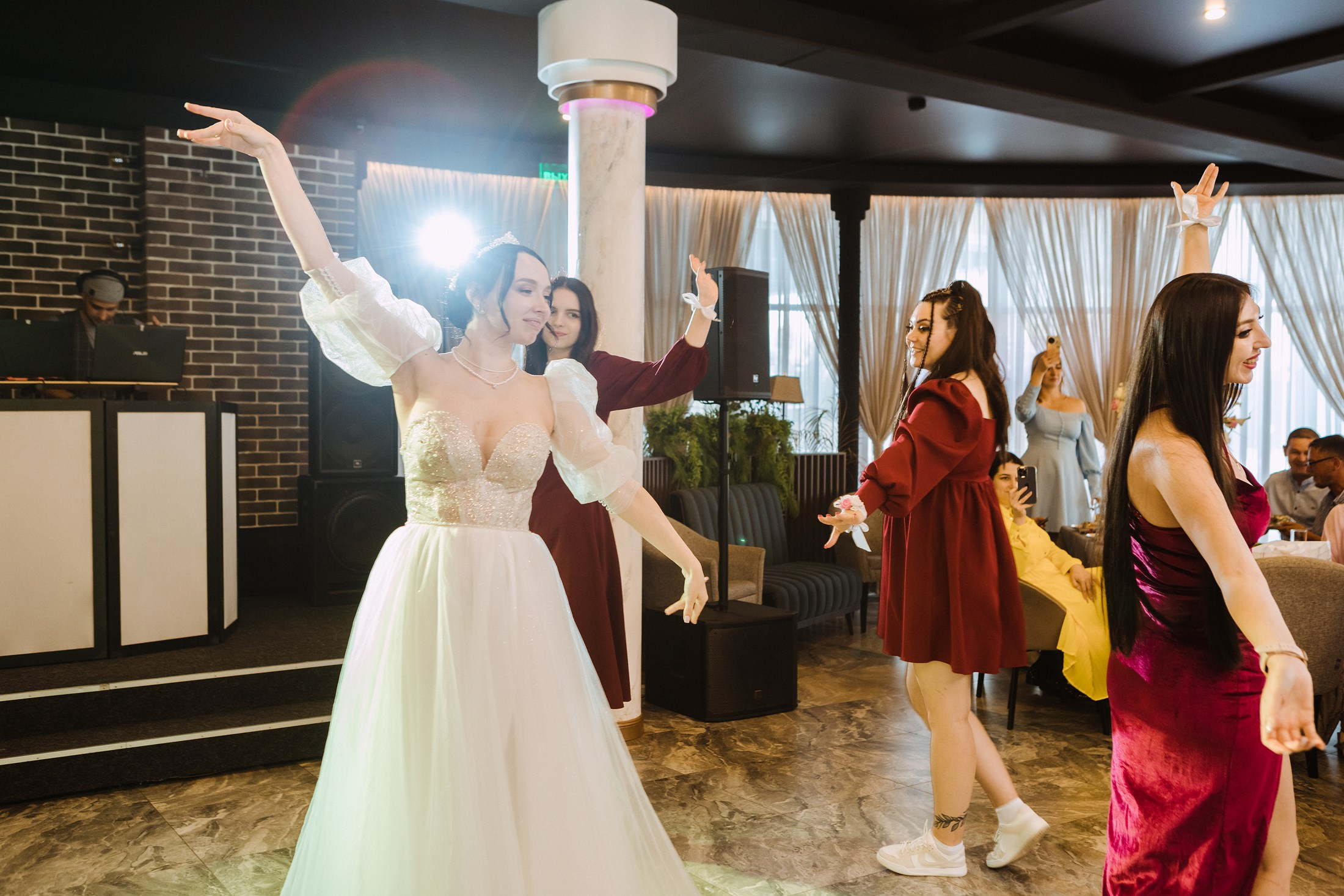 Александр и Ольга. Фотографы в городе Волгограде — Людмила Агеева и Алексей Околелов