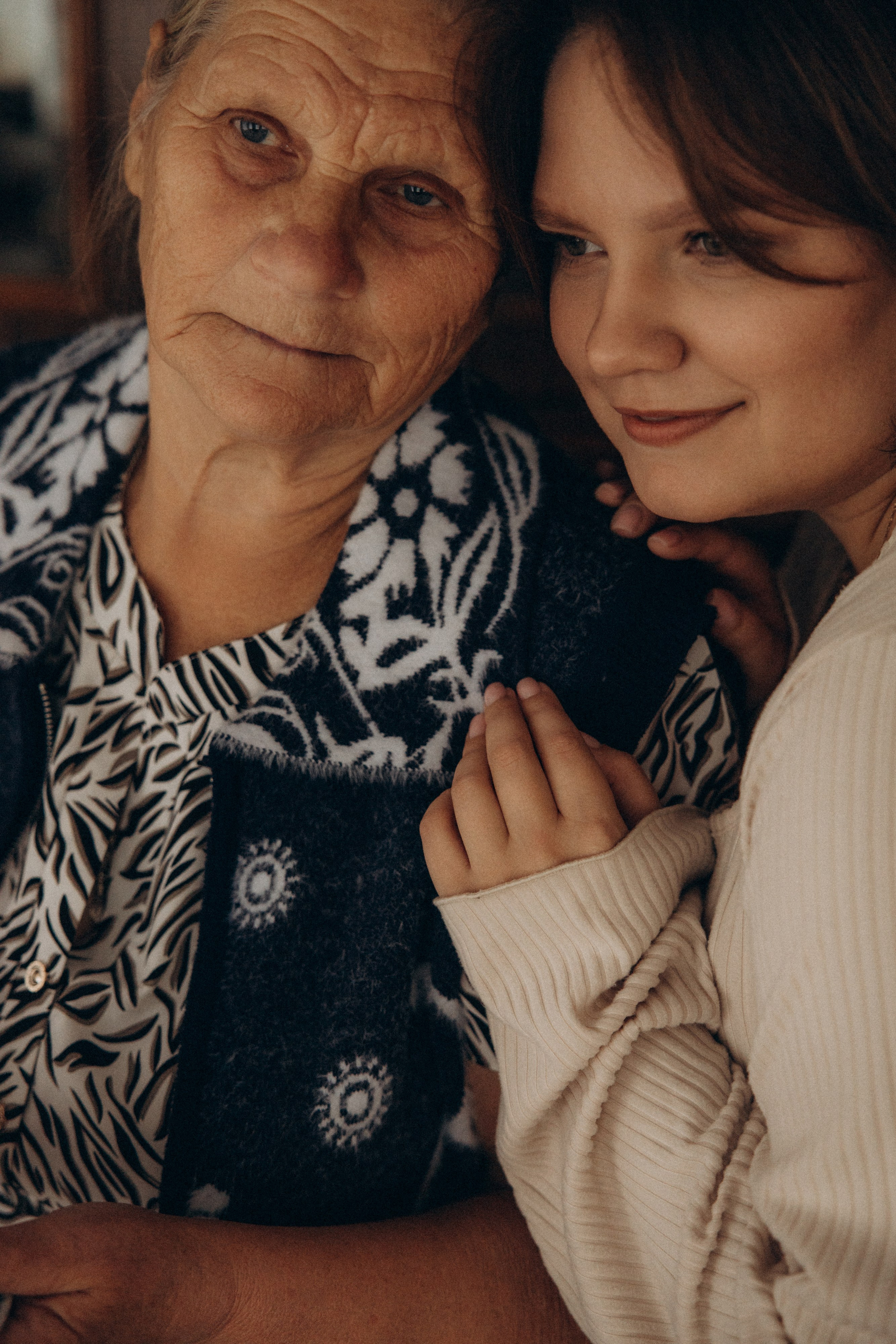 Аня и бабушка. Семейный фотограф Губкин/Старый Оскол