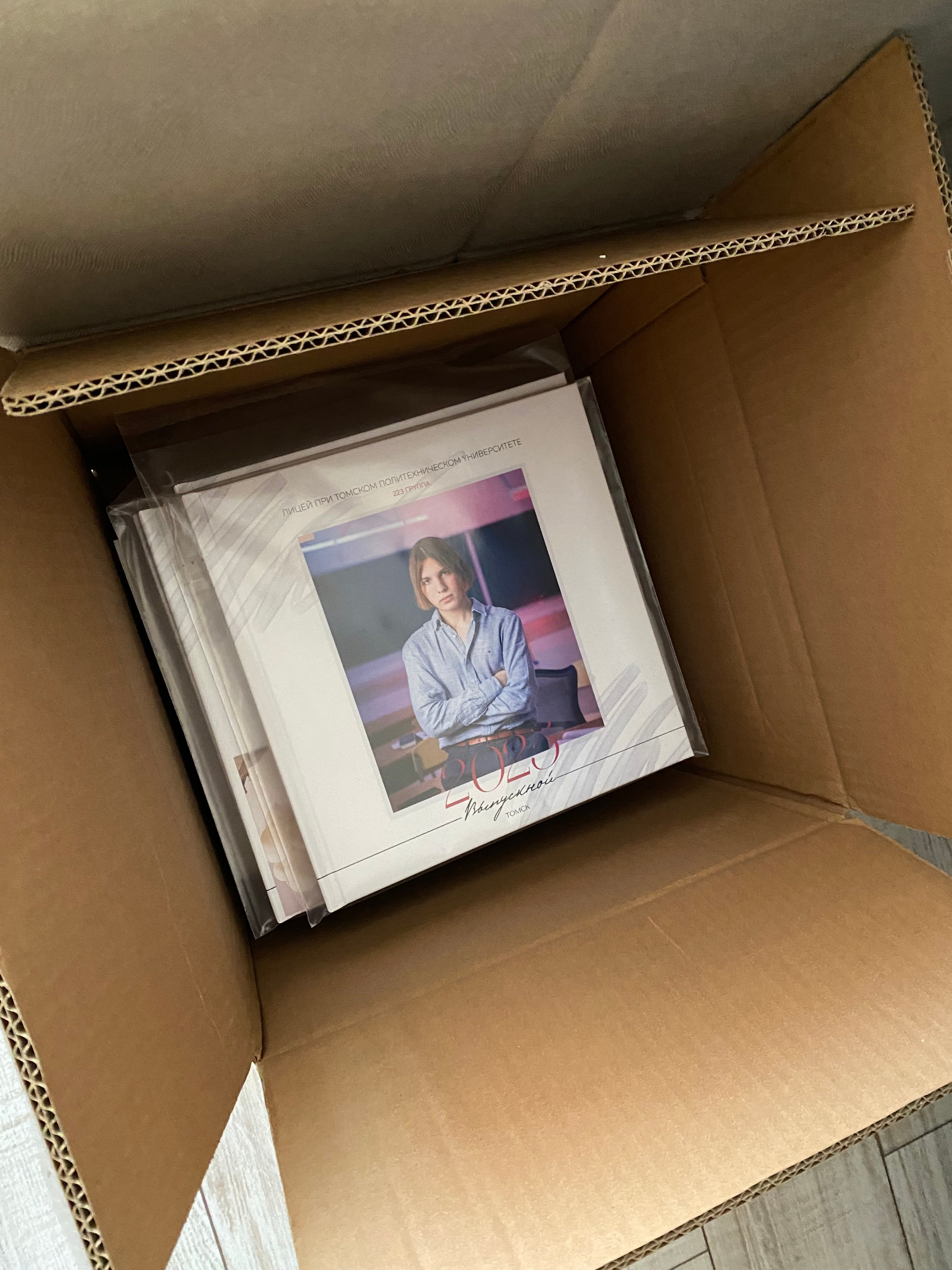 Примеры готовых альбомов. Выпускные альбомы в Томске. Леднева Олеся