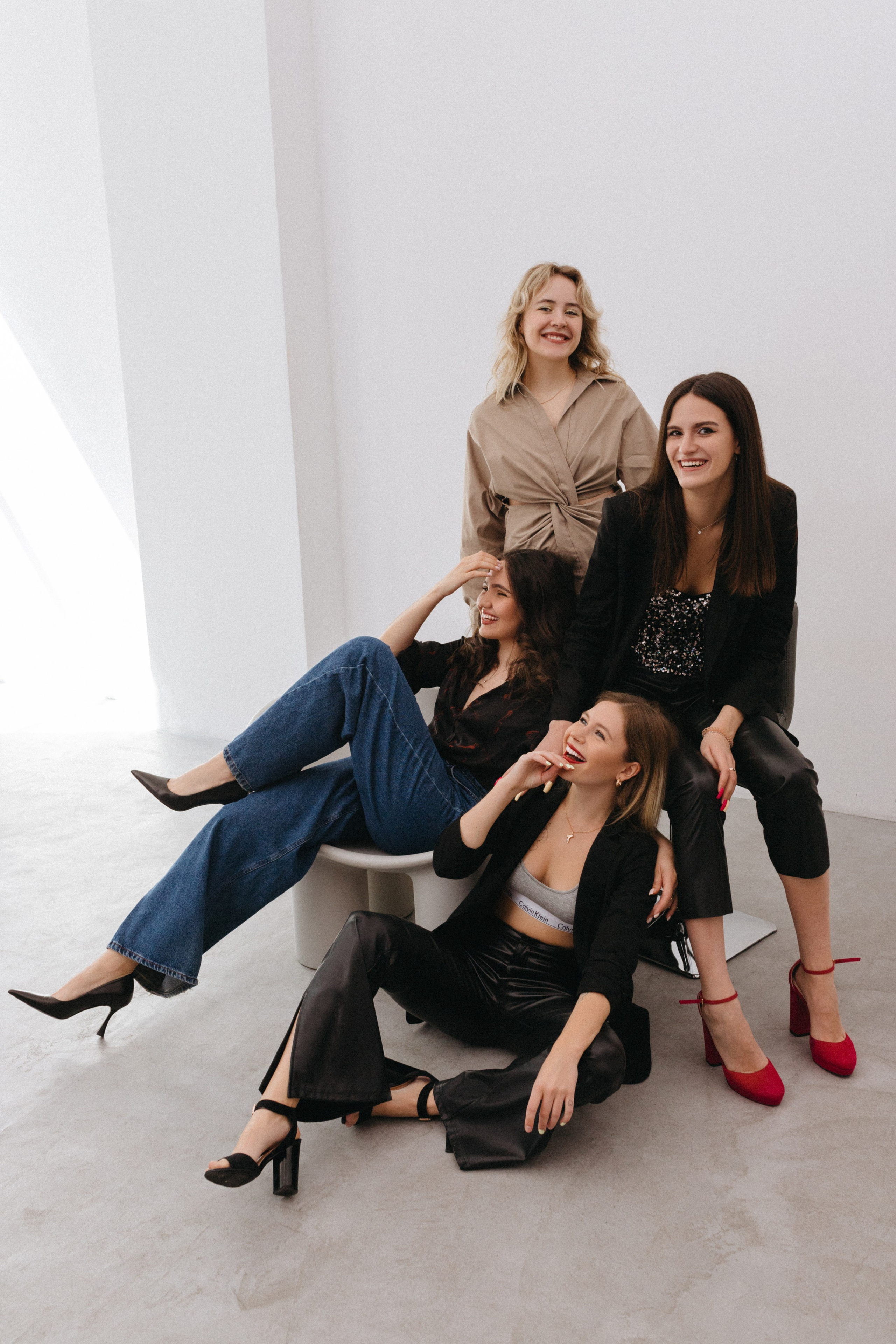 Фотосессия с подругами. Сестры Карабаза. Фотографы и ретушеры в Москве и Санкт-Петербурге