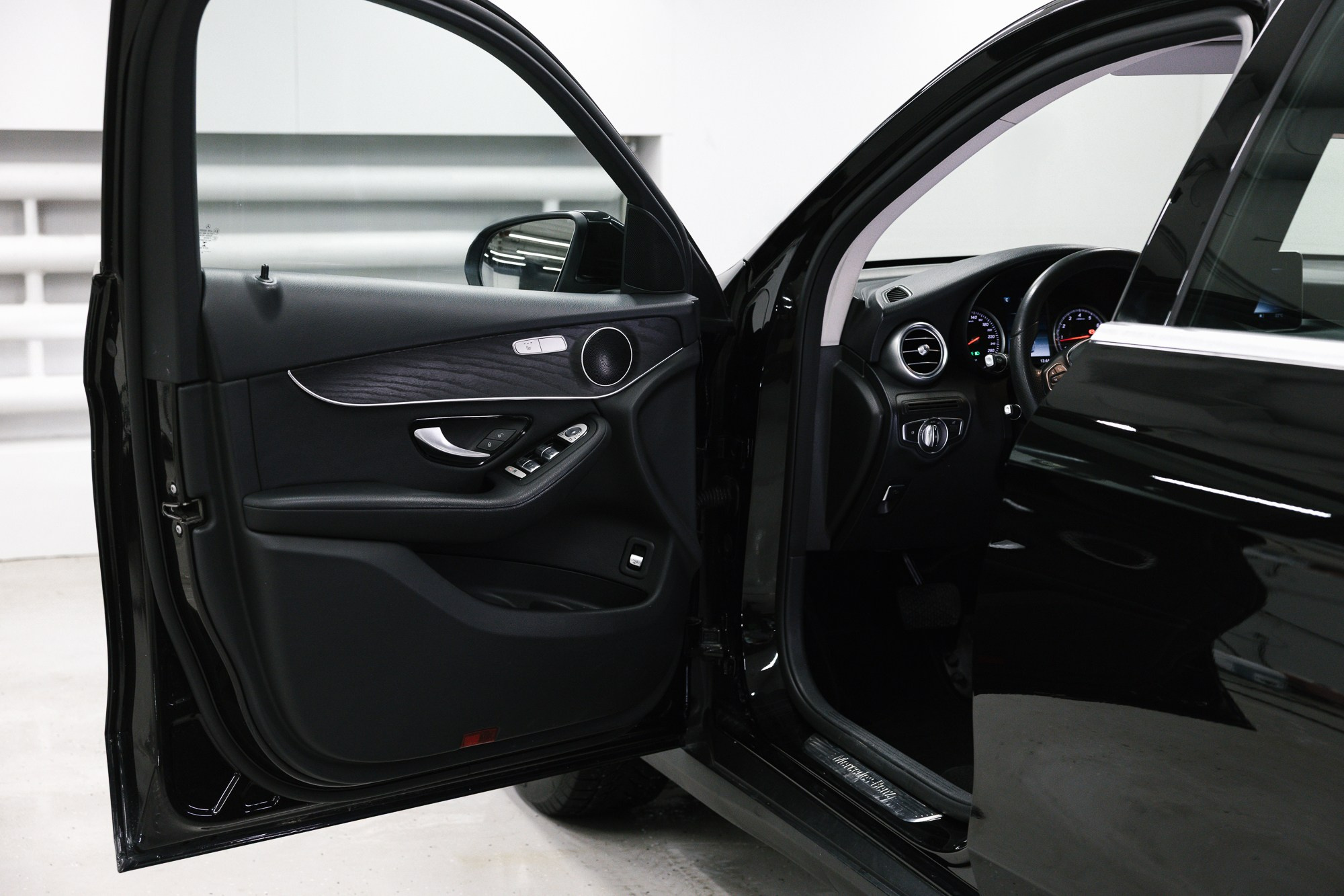 Mercedes-Benz GLC 250 2.0 4MATIC 9G-Tronic (211 л. с.). Автосалон «Х-Авто»