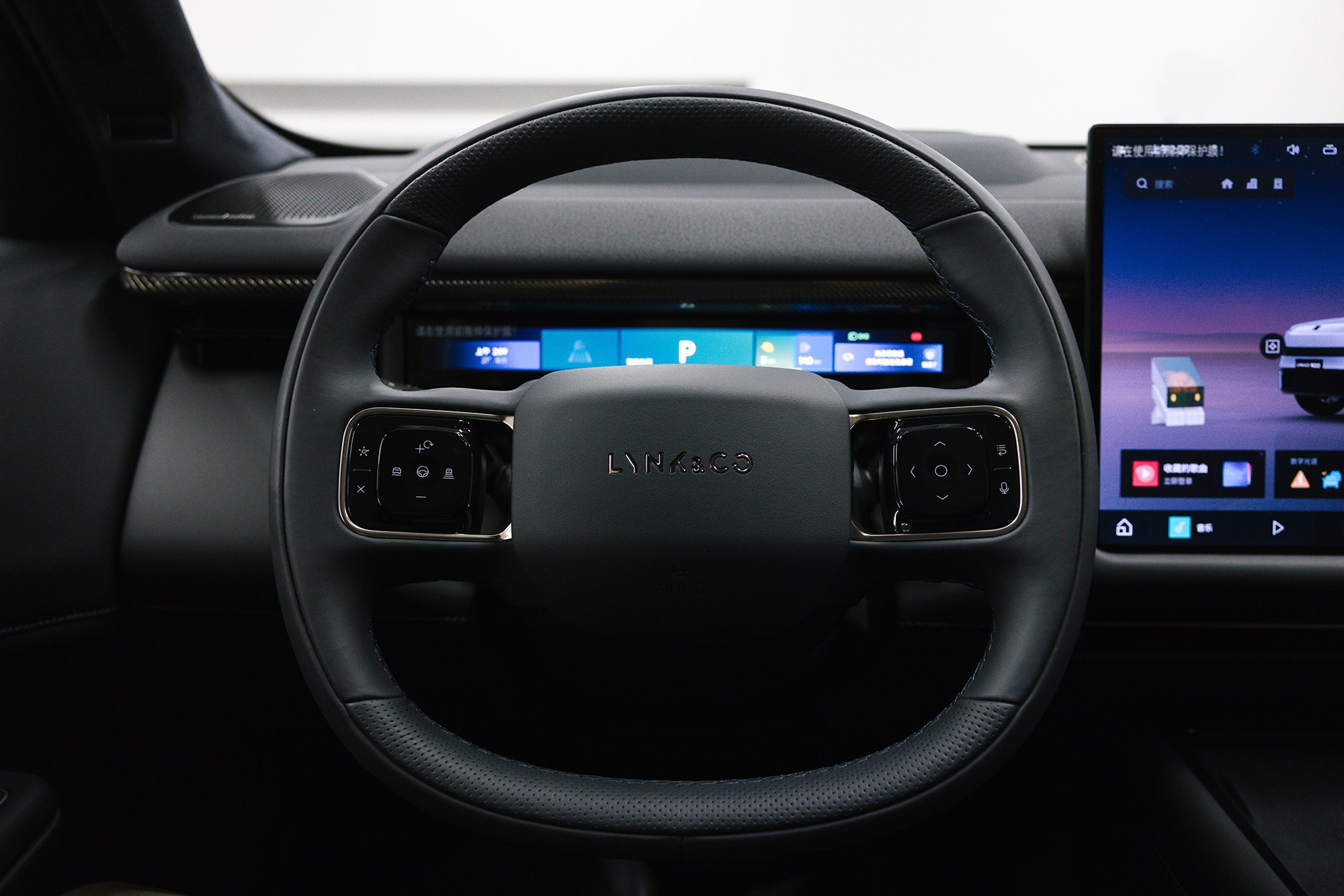 Lynk & Co 900 Ultra 2,0hyb 4WD AT (734 л. с.). Автосалон «Х-Авто»