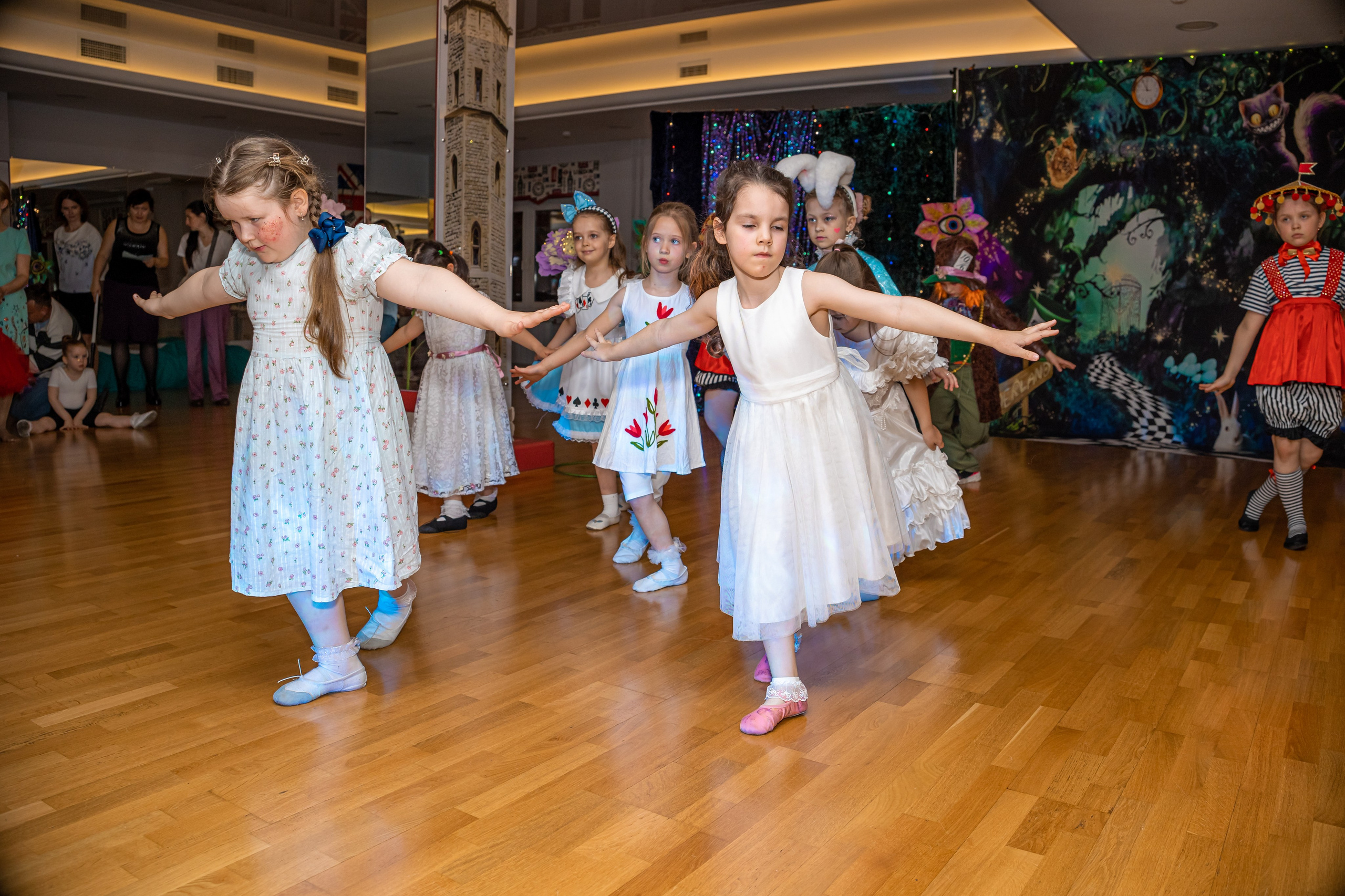 Фотосъемка детского выступления «Алиса в стране чудес». Ирина Носова - семейный и детский фотограф