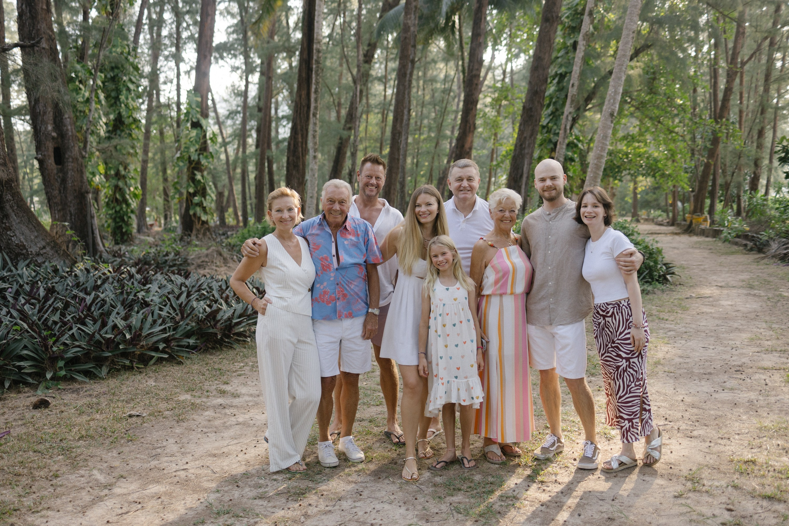 Family photoshoot in Phuket, Thailand. Fedor Lemeshko — Destination Wedding and Family Lifestyle photographer