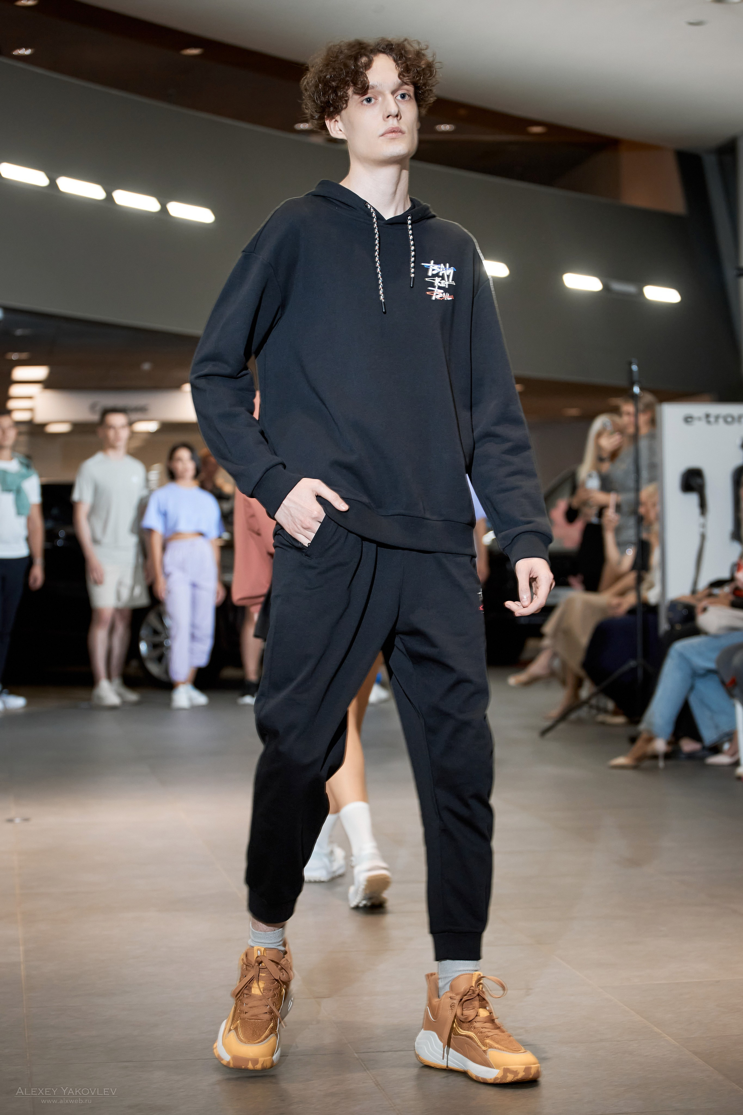 Модный показ PRE-FALL модельной школы Modeling+. Фотограф Алексей Яковлев