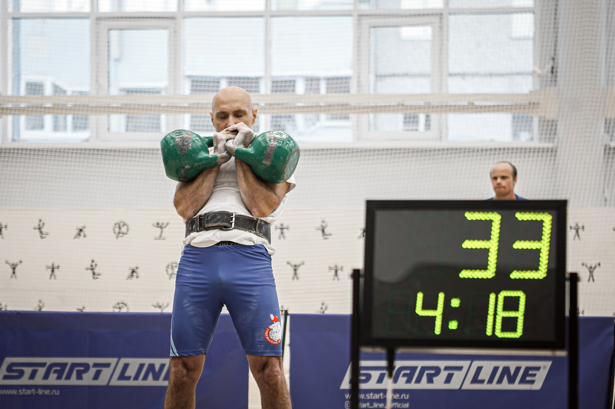 Гири. Фотограф Губкинского