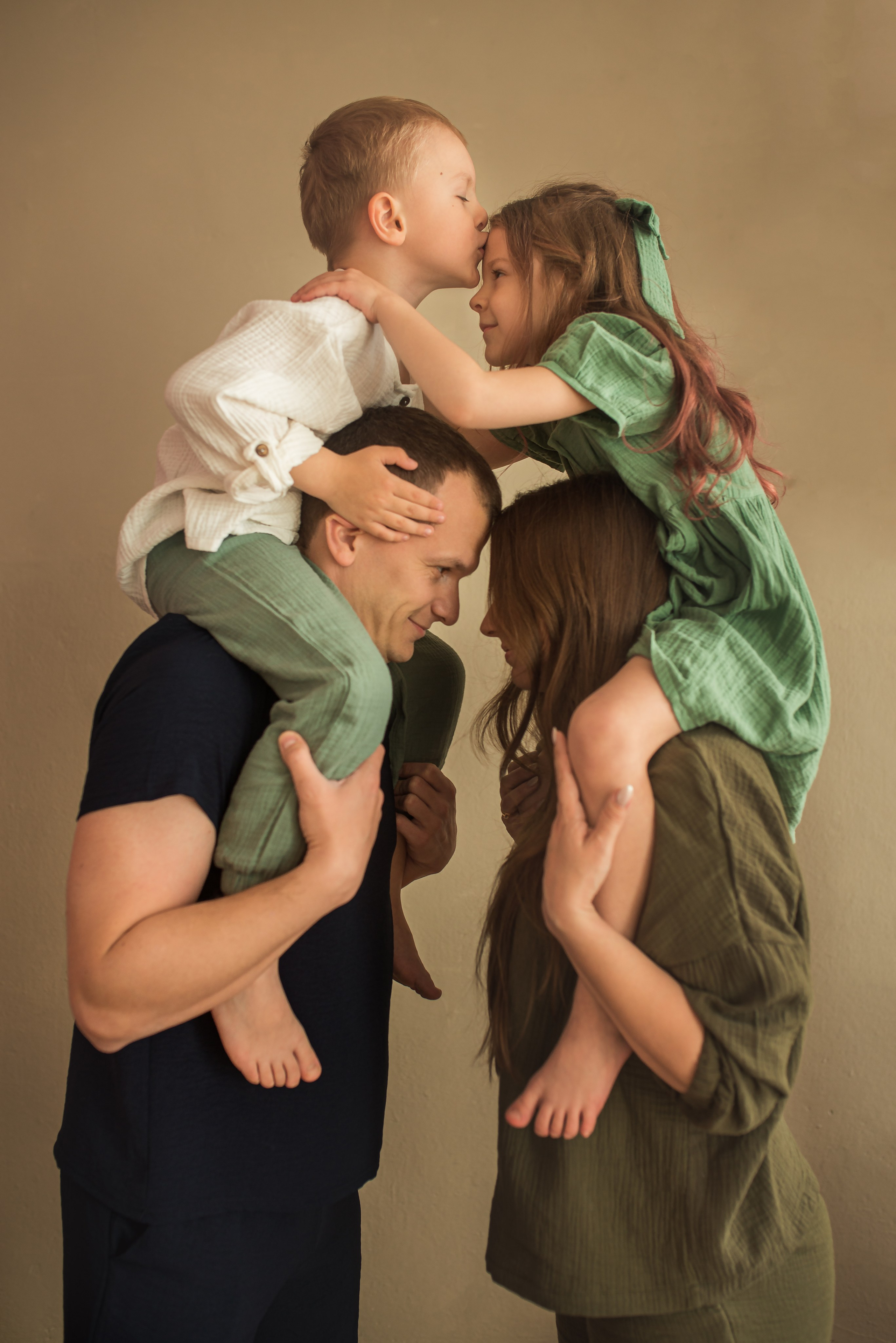 Павел, Светлана, Костя и Полина. Фотограф Таинств Крещения и Венчания в г. Курске