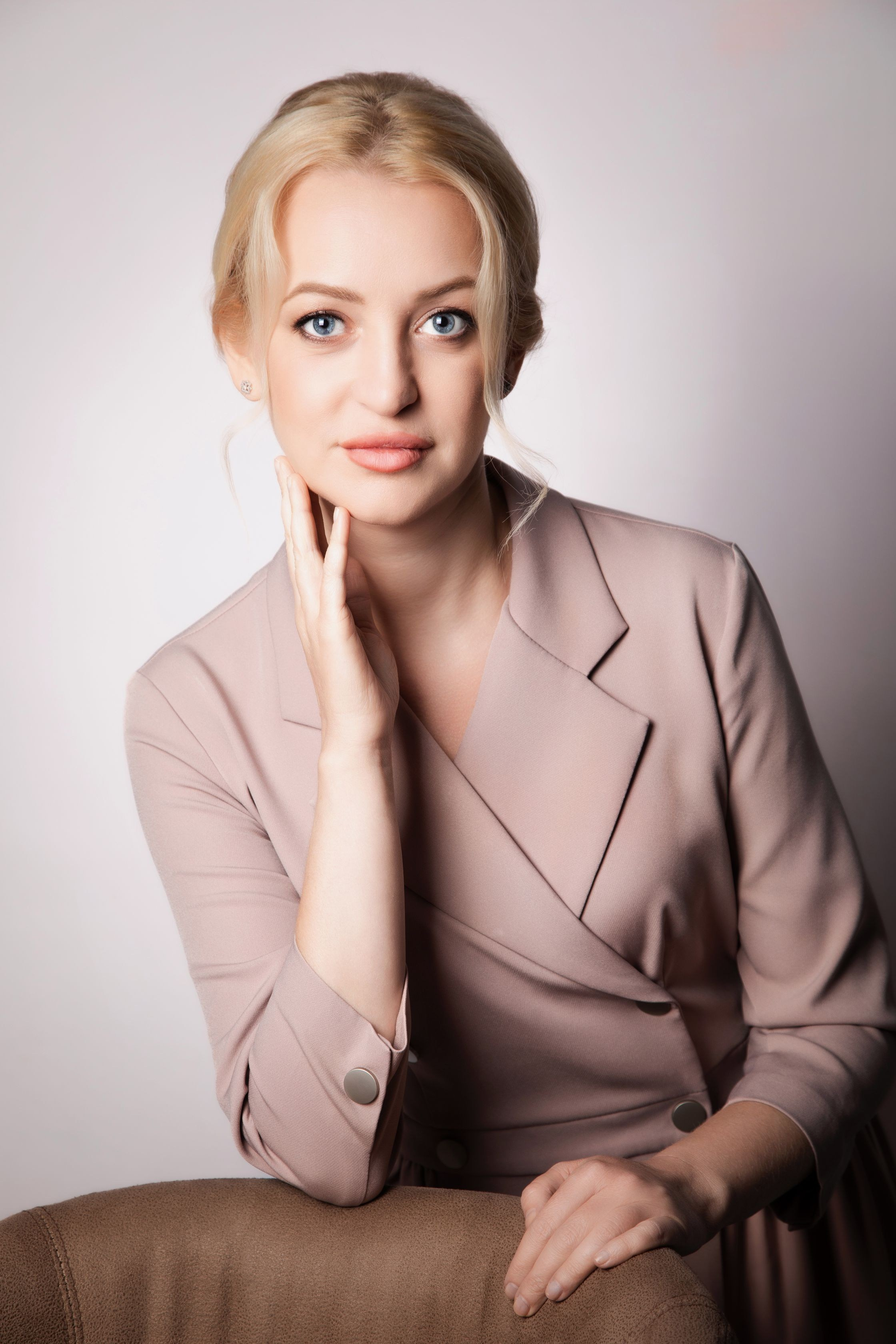 Гармония зрелости: Фотосессии для уверенных в Fotogen. Интерьерная фотостудия FOTOGEN г. Краснодар