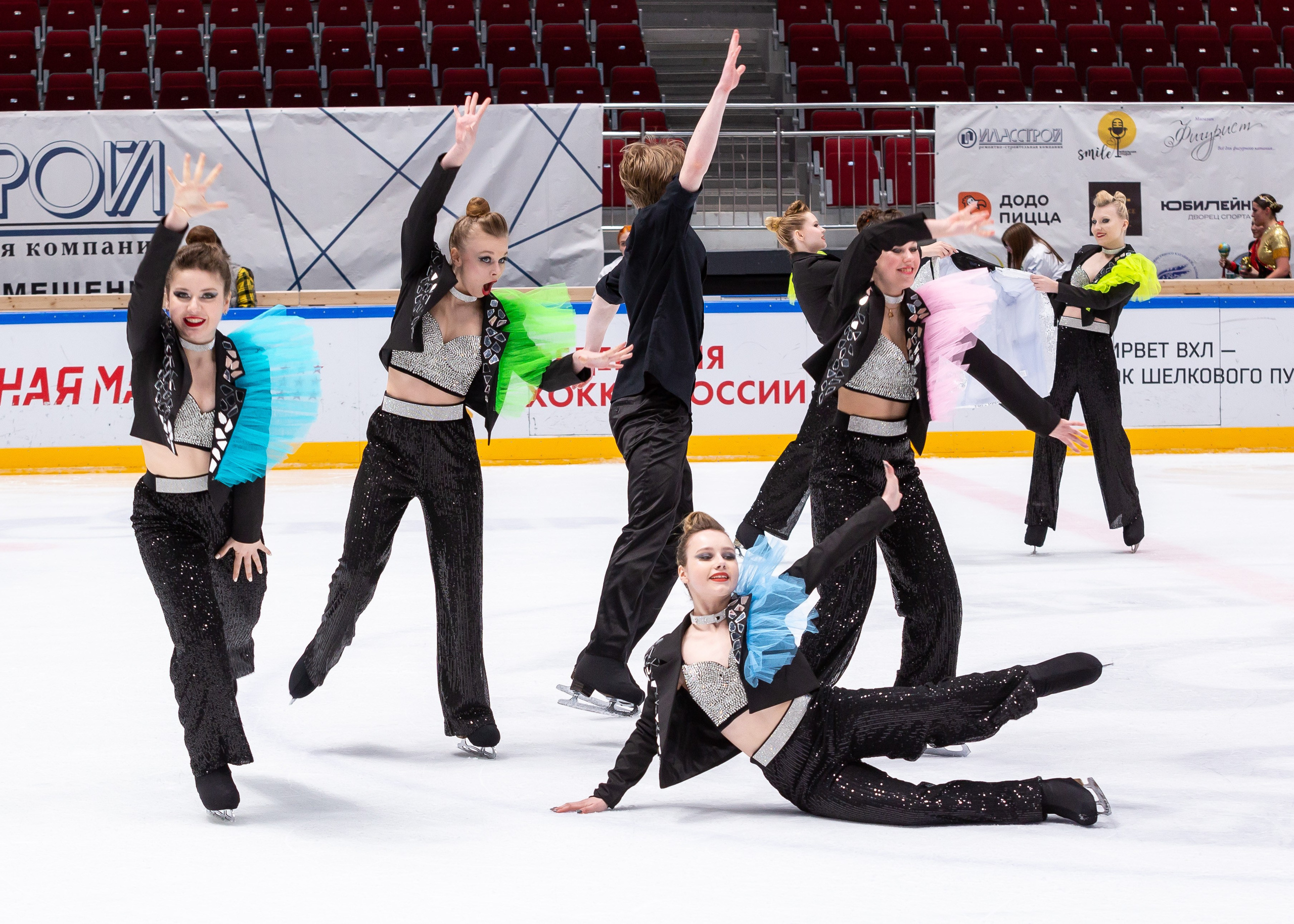 VII Ежегодный фестиваль массовых танцев на льду и фигурного катания «Петровский лёд» Санкт-Петербург 2024. Репортажный фотограф в Москве