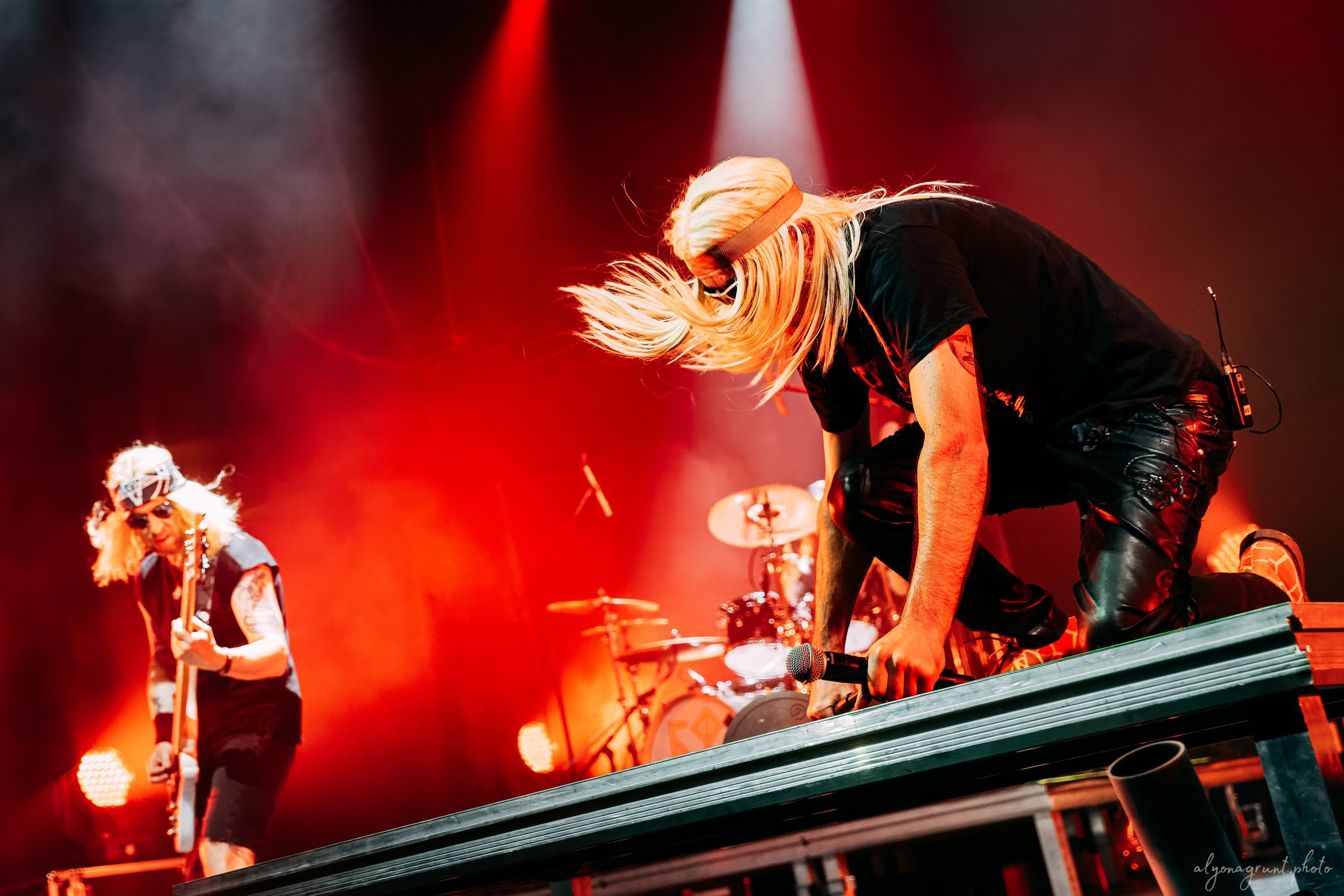 Багровый Фантомас, фоторепортаж, СПб, BASE, 14.12.2025. Алена Адрианова: фотограф в Санкт-Петербурге