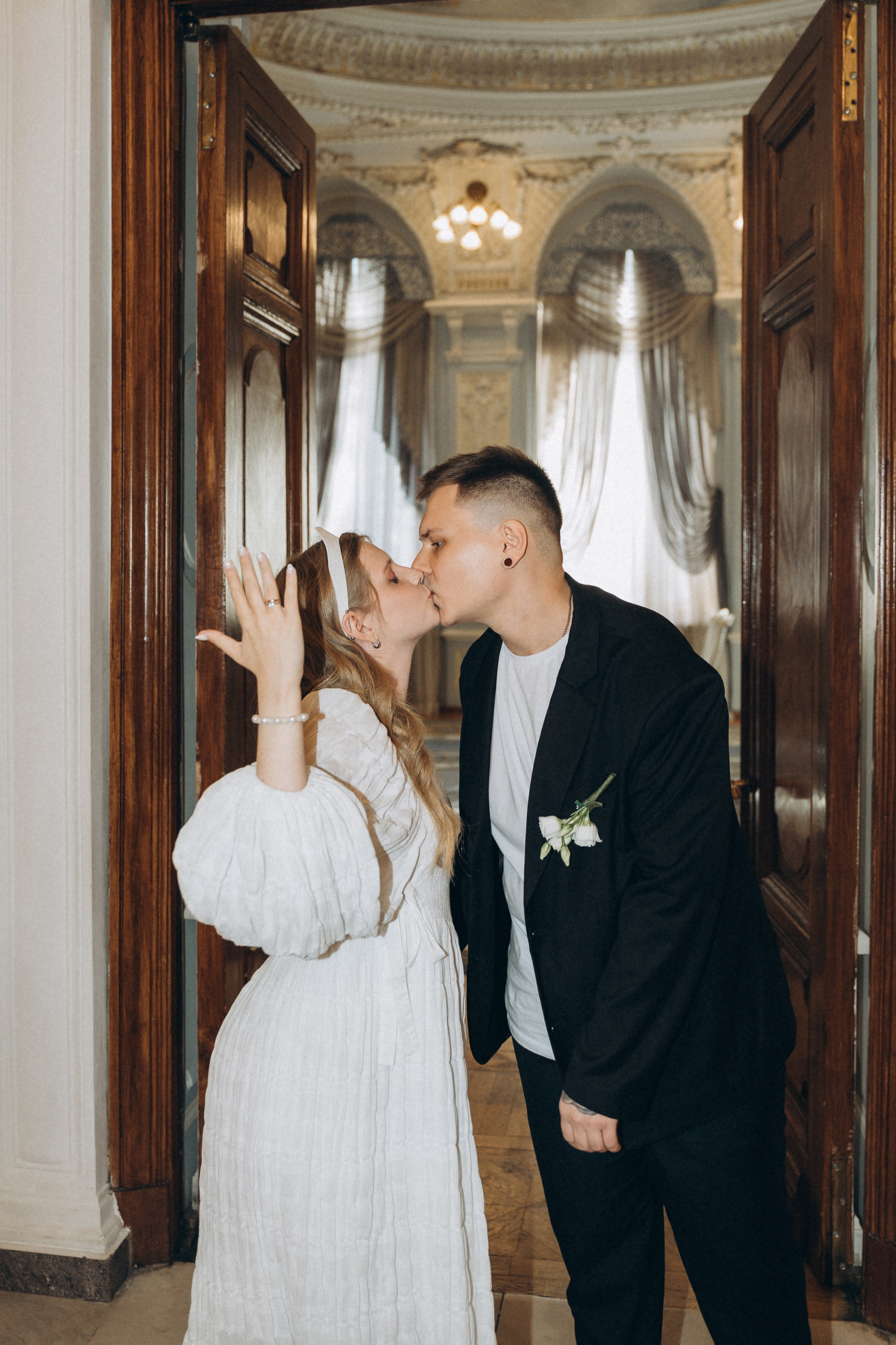 Любовь во 2-м Дворце Бракосочетания. Фотограф в Санкт-Петербурге — Лучина Екатерина