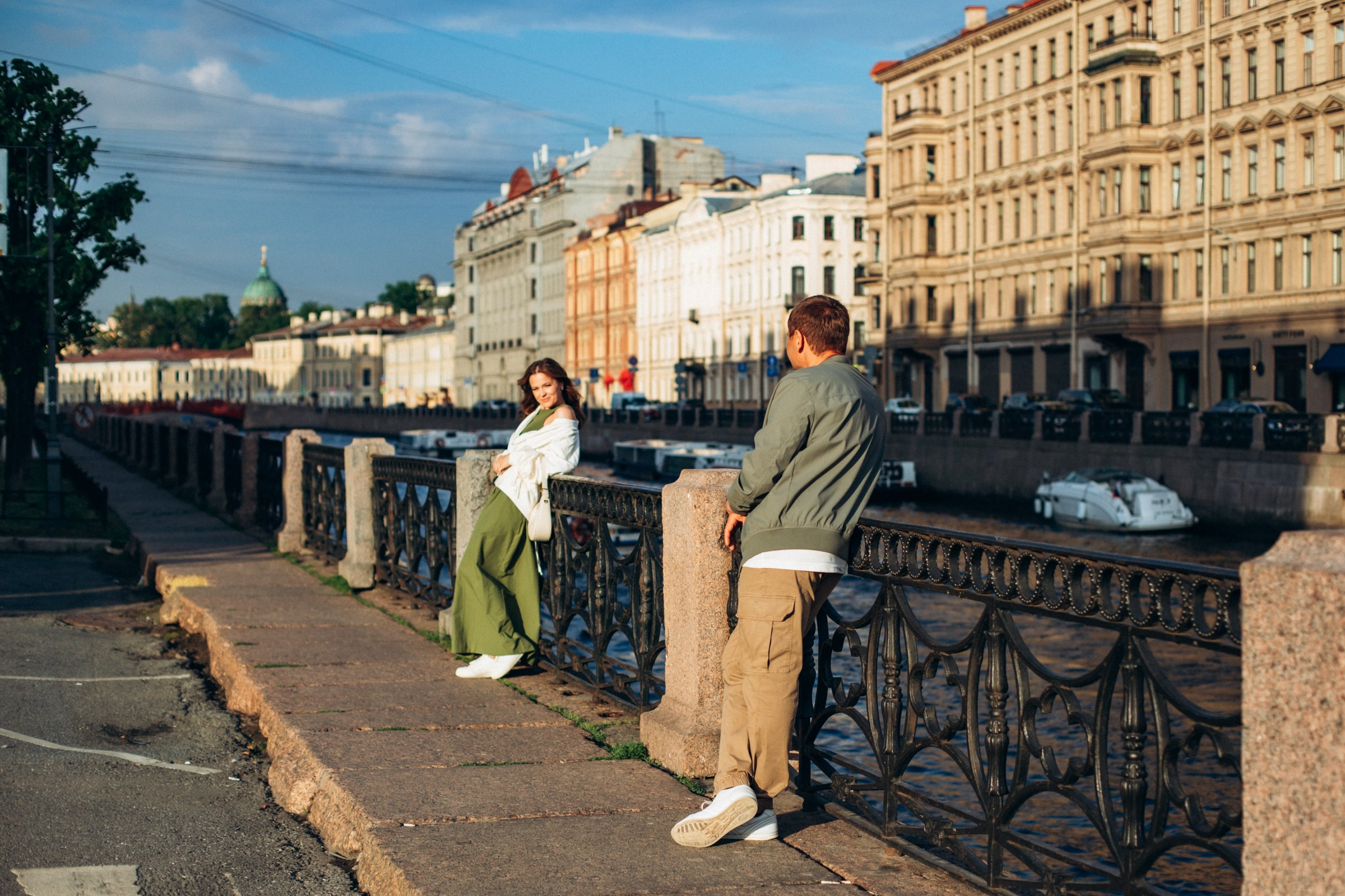 Сергей и Наталья в июне. Фотопрогулка в Петербурге. Индивидуальный и семейный фотограф в Санкт-Петербурге