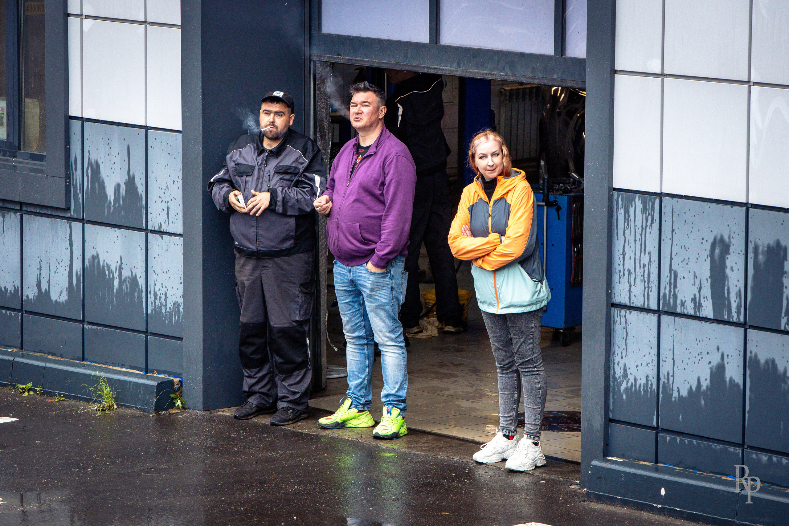 SHOWDOWN. Rusty Photographer