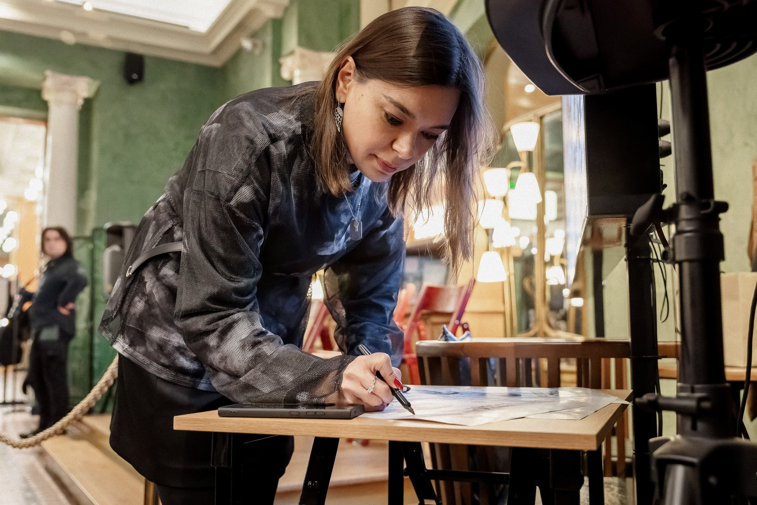 Фоторепортаж с презентации книги «ПоэZия русской зимы» в Доме книги. Репортажный фотограф Москва Сергей Мирошников