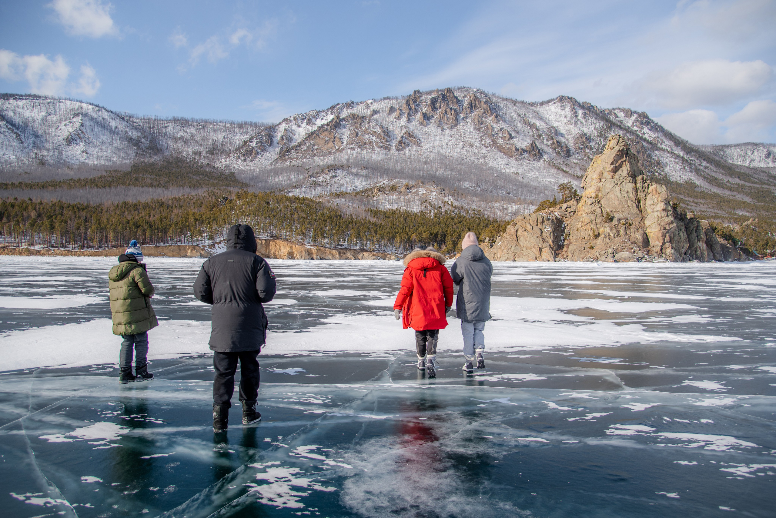 Большое Голоустное. Байкал. Занимаюсь профессиональной фотографией и живу рядом с Байкалом. Работаю в разных жанрах