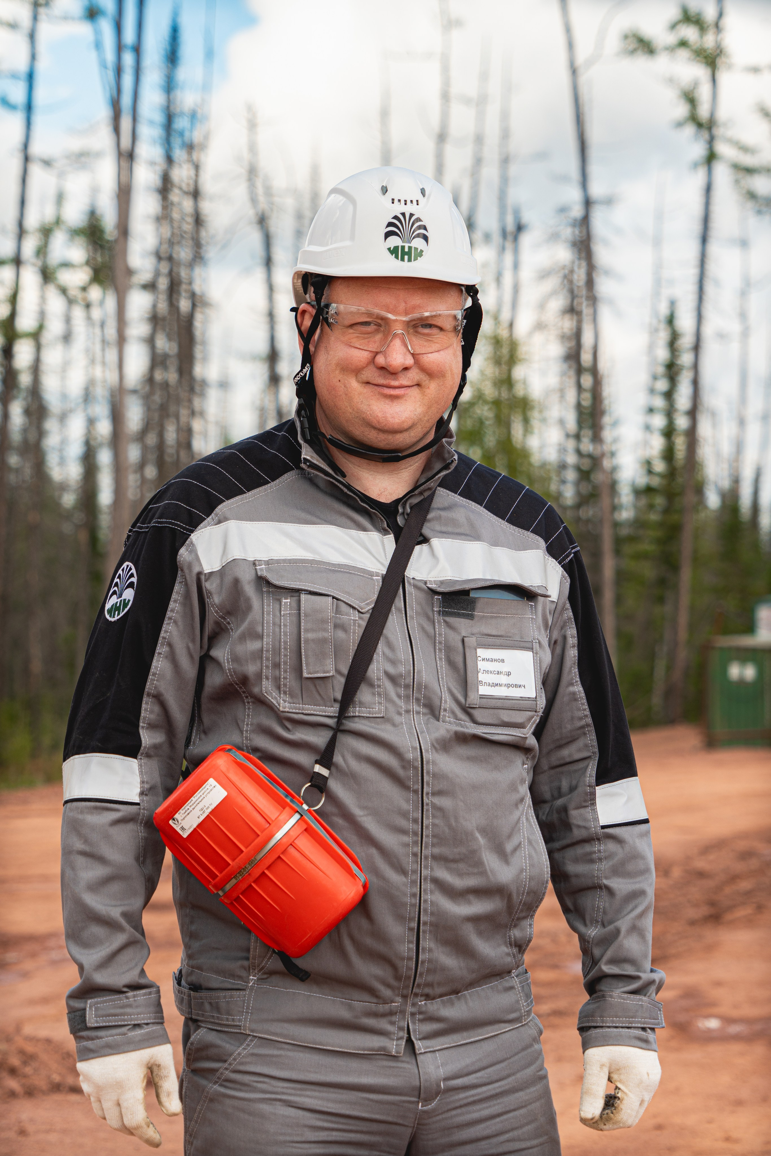 Репортажная (документальная) фотография. Занимаюсь профессиональной фотографией и живу рядом с Байкалом. Работаю в разных жанрах