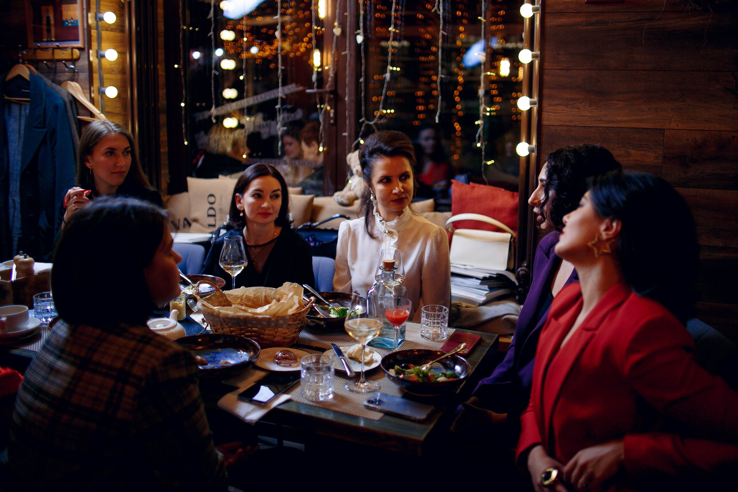 Встреча в «Local Wine Bar». Ваш репортажный фотограф Артемий Антонов