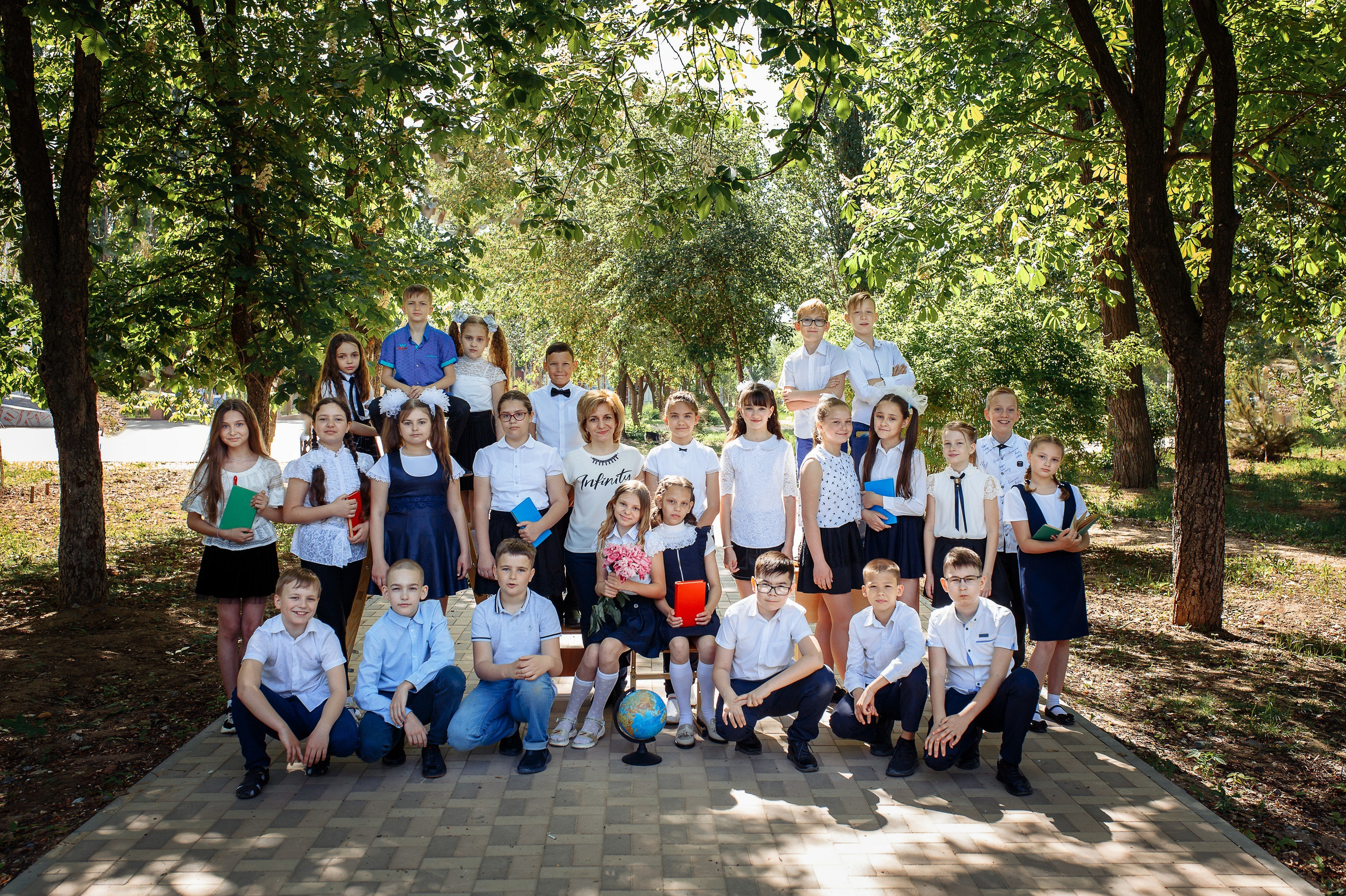 Начальные классы. Выпускные школьные фото­альбомы для школ и детских садов в Волгограде и Волжском