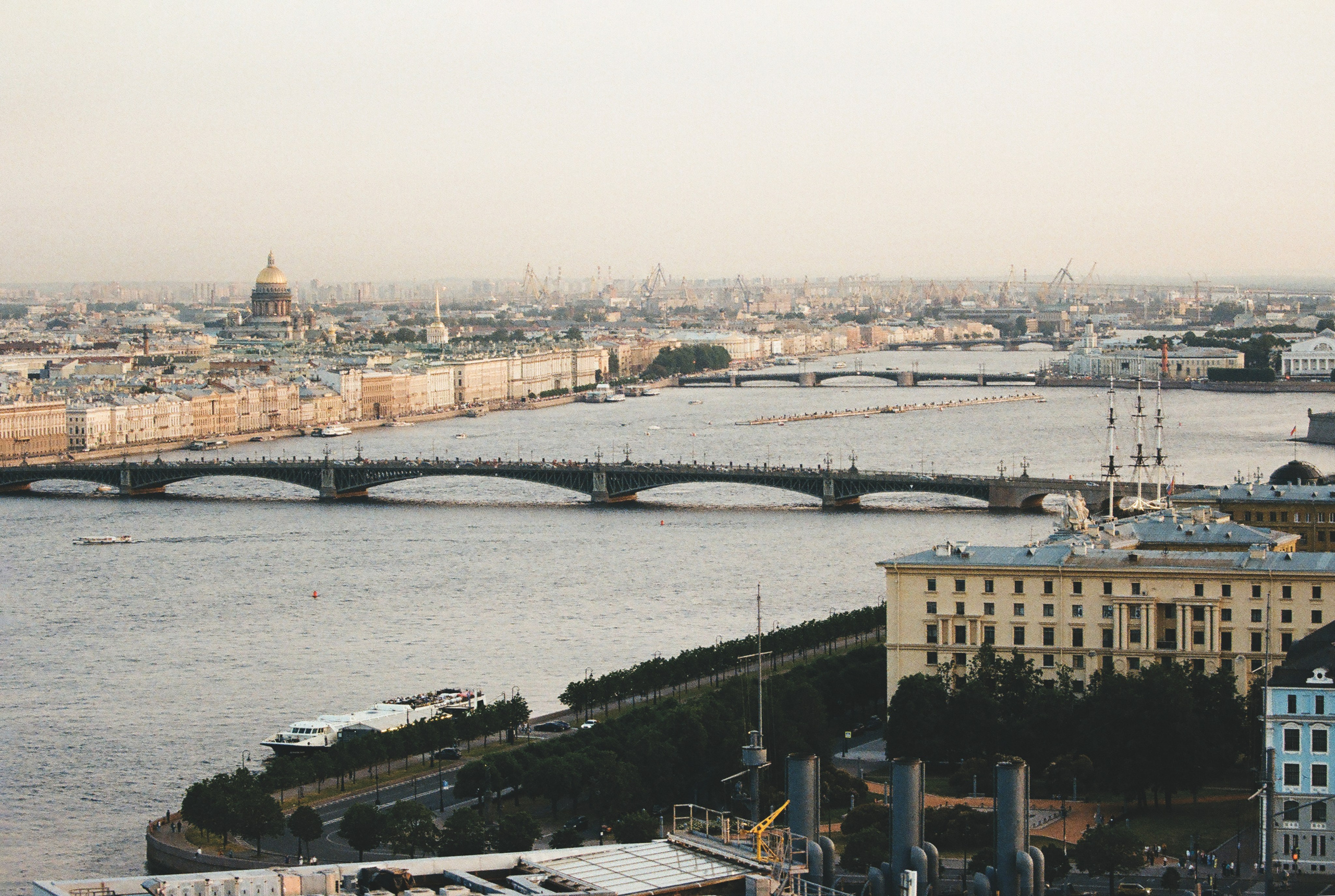 Фотографии цветные. Свадебный и семейный пленочный фотограф в Петербурге Истомина Ирина