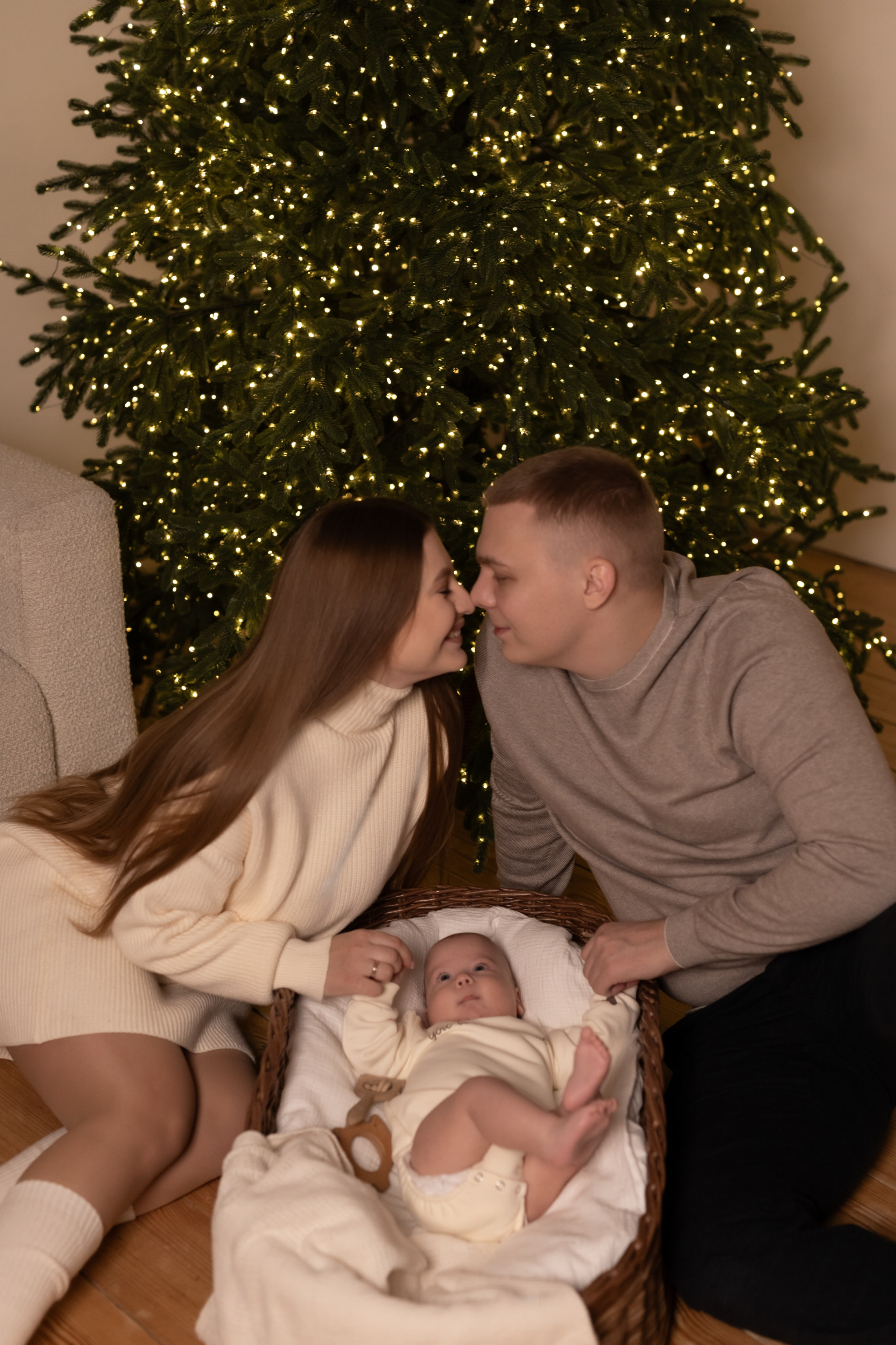 Семья с малышом (вечерная студийная). Семейный и детский фотограф в Краснодаре Элона Литвинова