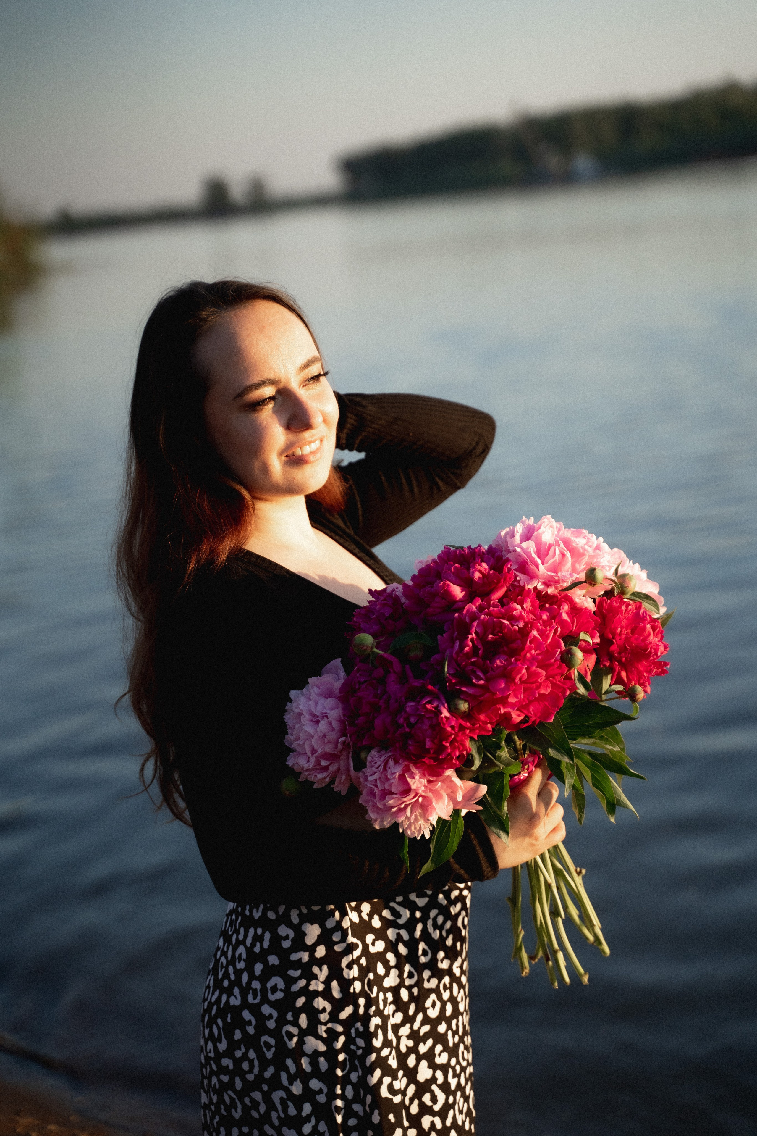 Девушки на берегу