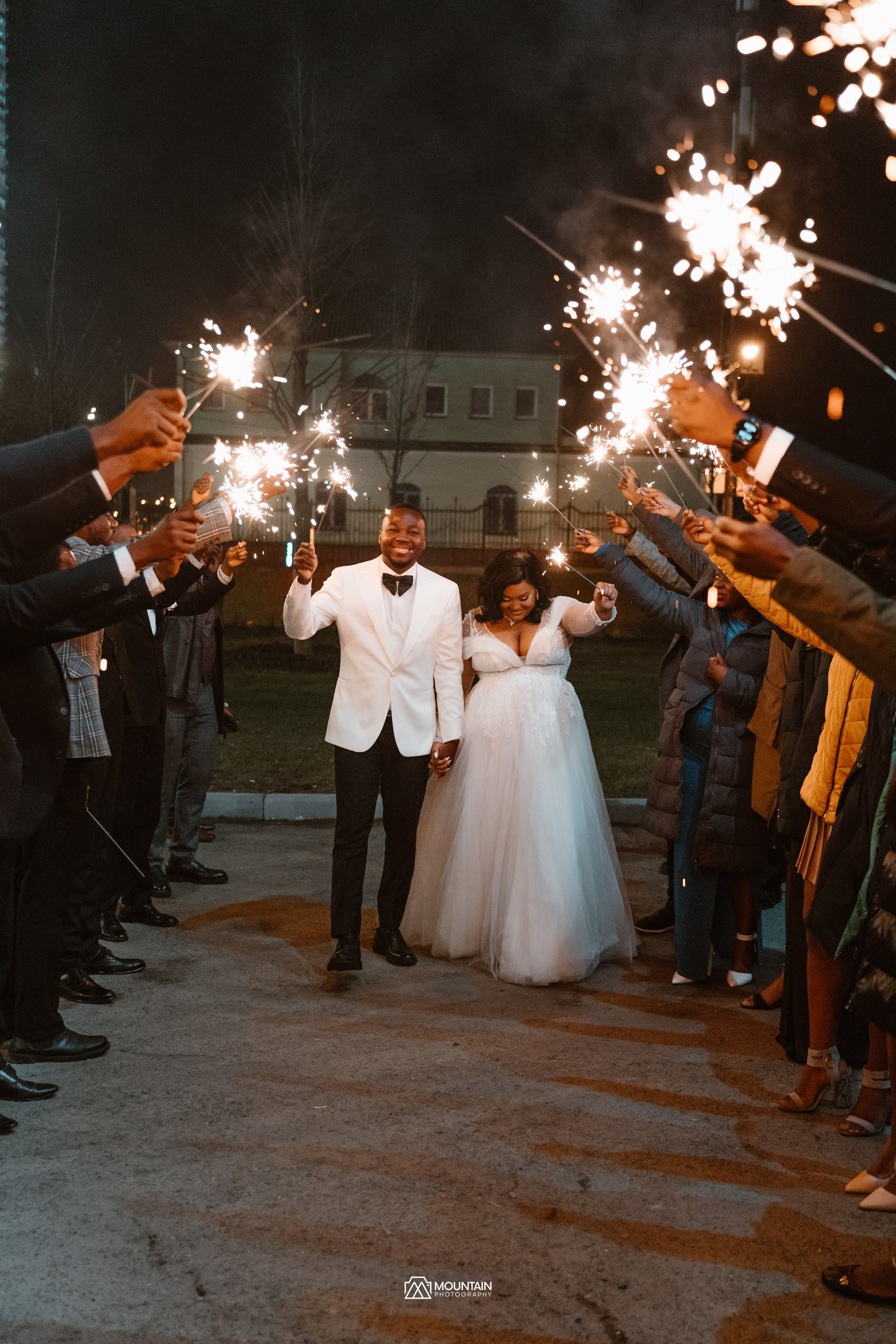 Cletus And Karabo. Я занимаюсь событийной, свадебной, товарной, студийной… фотографией