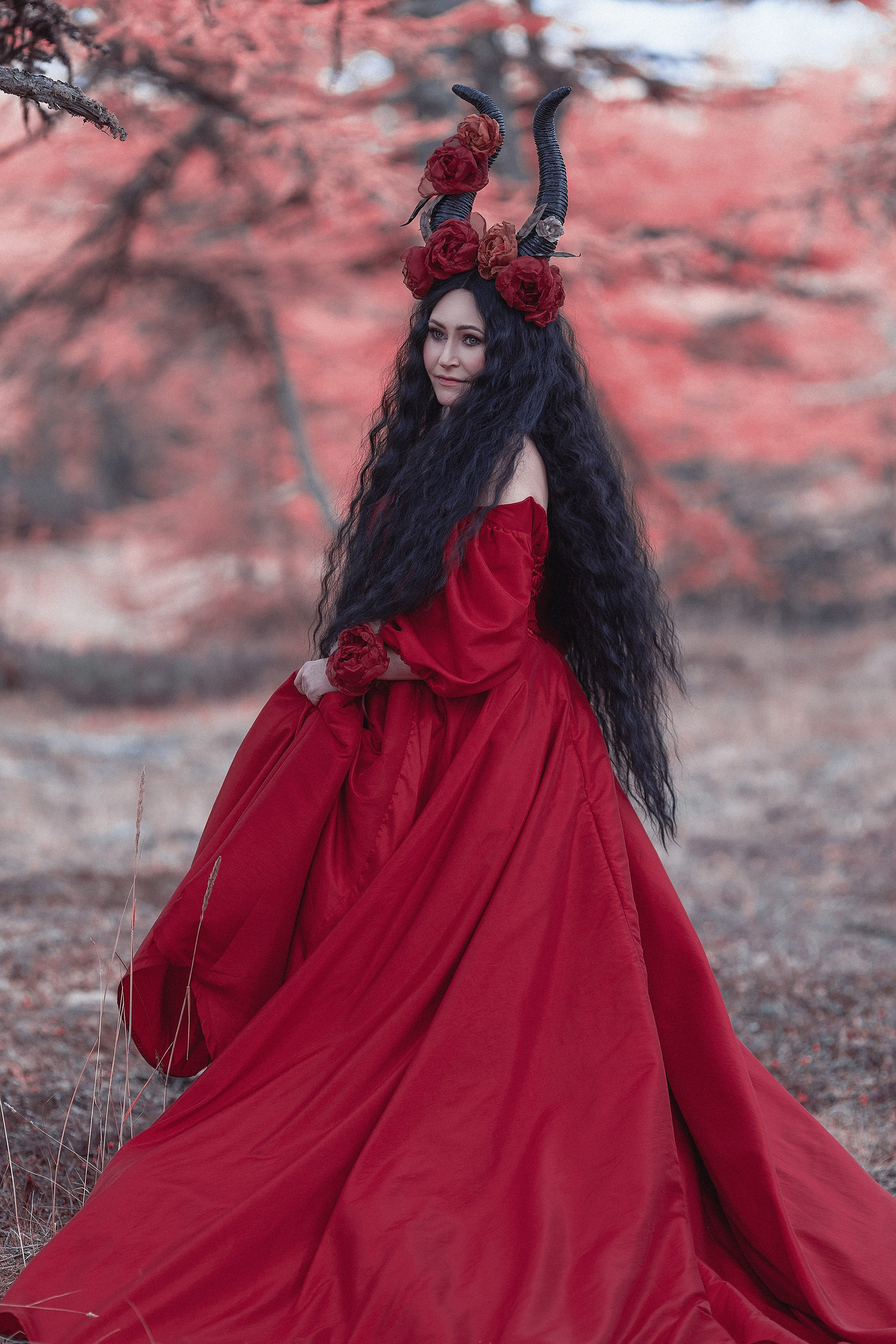 Платья из плотных тканей, тяжелые. Фотограф Алёна Яковлева