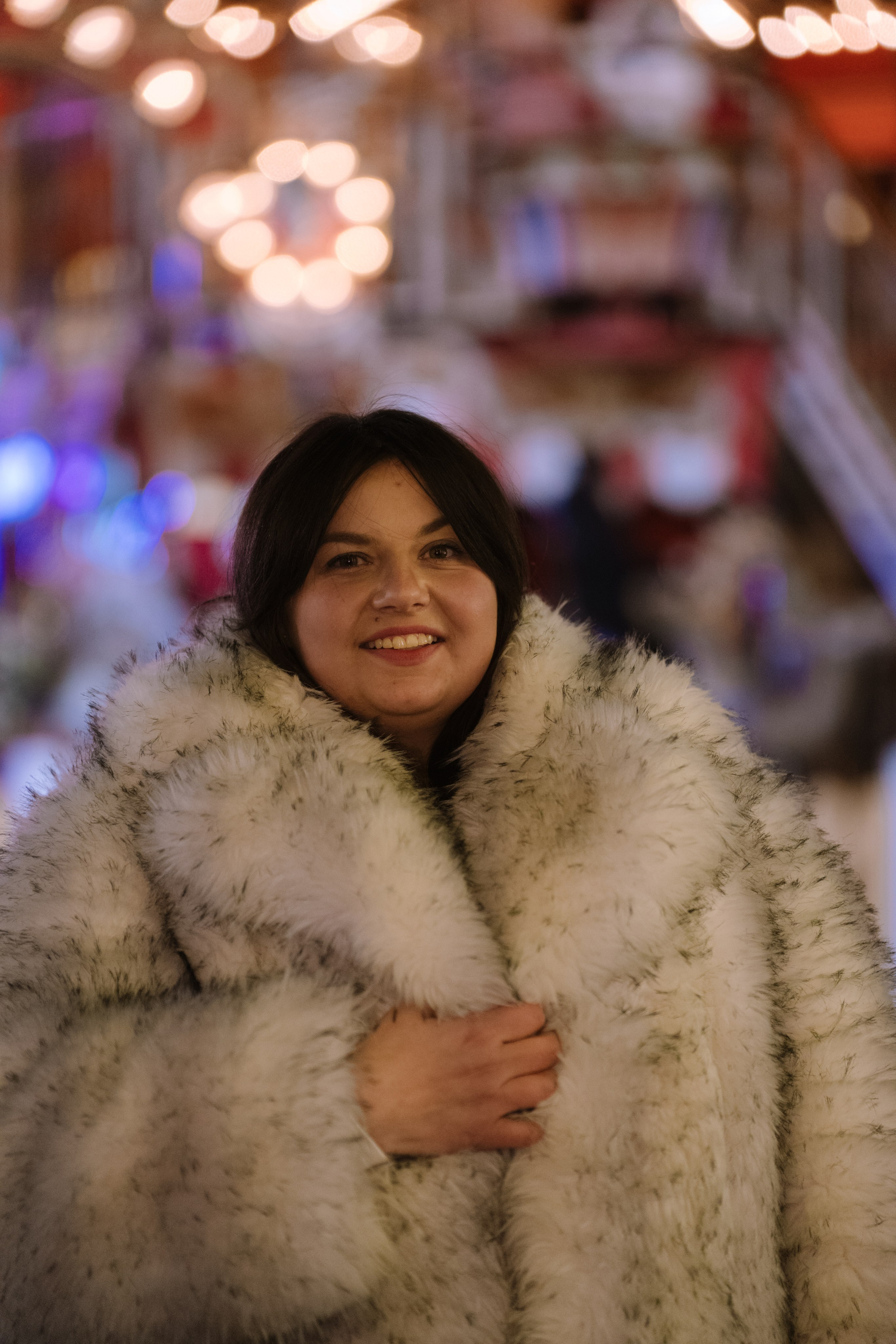 ПРОГУЛКА НА МАНЕЖНОЙ ПЛОЩАДИ ДЛЯ ДЕВУШКИ ПЕРЕД НОВЫМ ГОДОМ (НОВОГОДНЯЯ ФОТОСЕССИИЯ НА МАНЕЖНОЙ ПЛОЩАДИ). Профессиональный фотограф, Санкт-Петербург — Виктория Богомолова