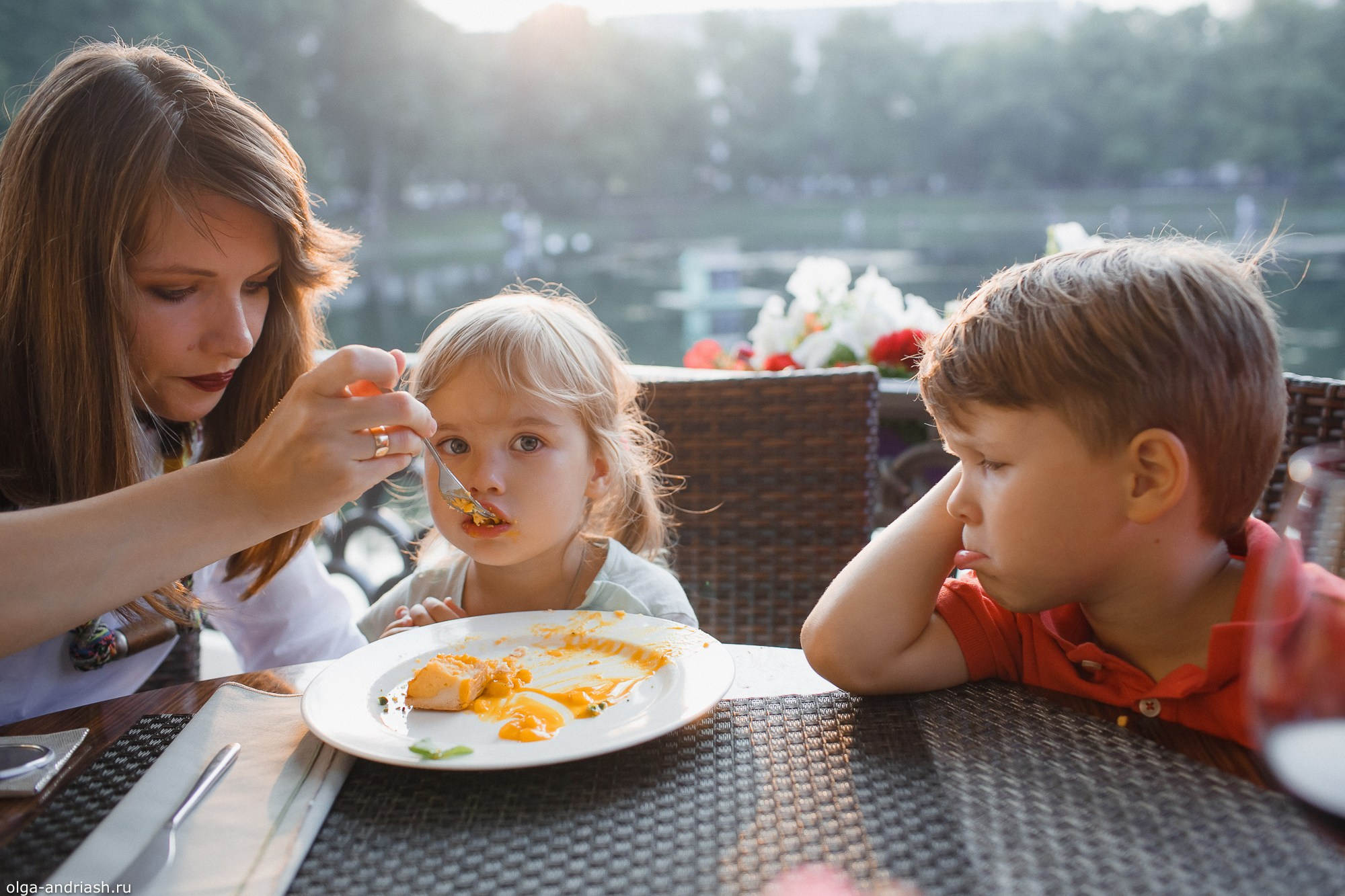 Прогулки на Патриарших прудах. Семейный, портретный и свадебный фотограф в Санкт-Петербурге и Москве