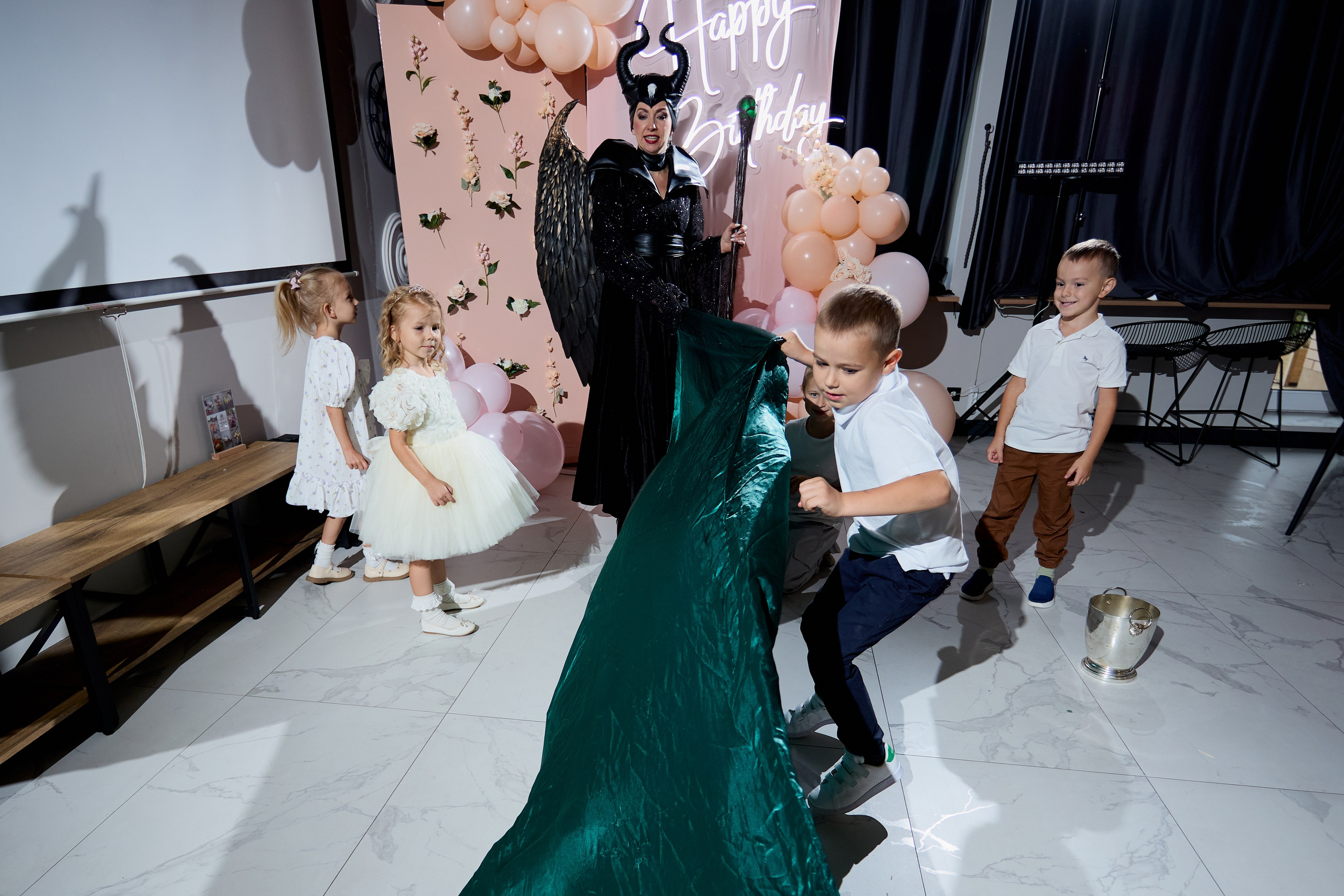 Малифисента и Тесла шоу. Свадебный фотограф Москва и Московская область Борисов Сергей