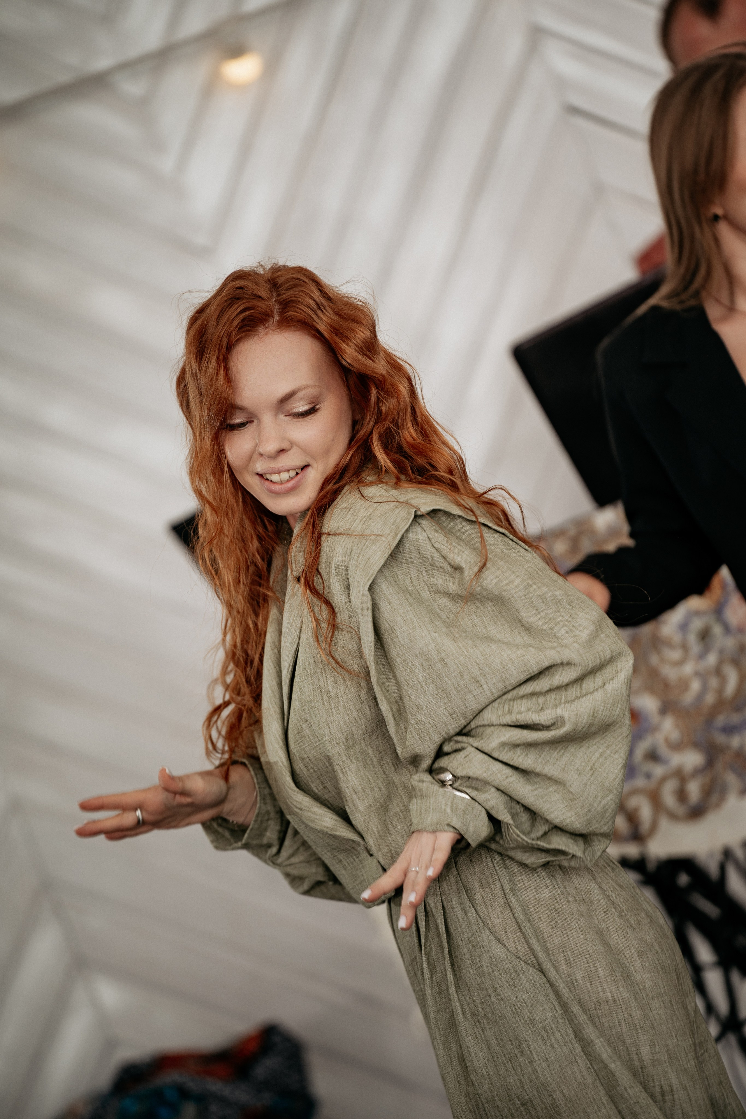 Фотограф в Геленджике снял репортаж на берегу, танец гостей на свадьбе. 