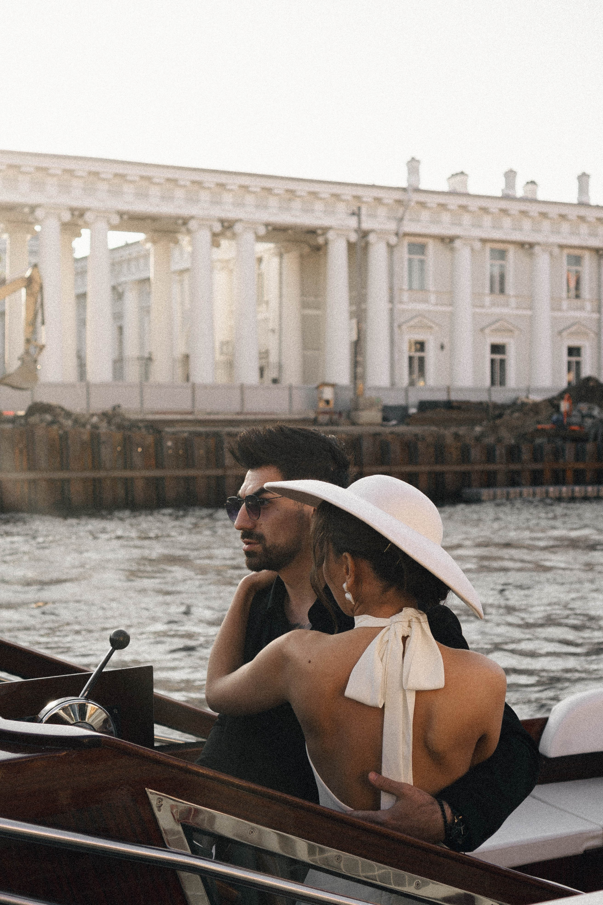 СВАДЕНБНАЯ СЬЕМКА НА КАТЕРЕ ПО КАНАЛАМ САНКТ-ПЕТЕРБУРГА И В АКВАТОРИИ НЕВЫ. Профессиональный фотограф, Санкт-Петербург — Виктория Богомолова