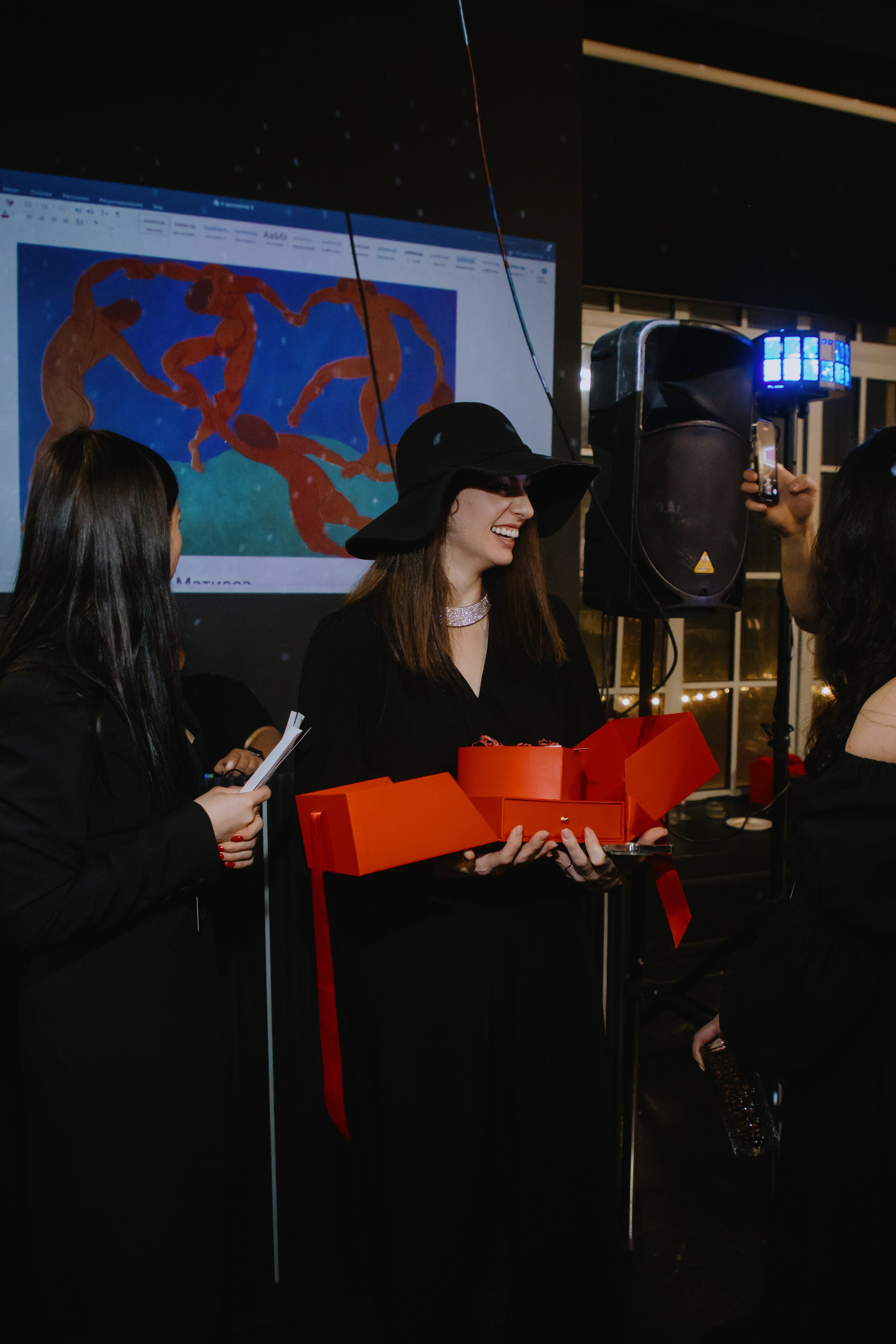 See `You Perfume. Фотограф в Москве и Санкт-Петербурге Дарина