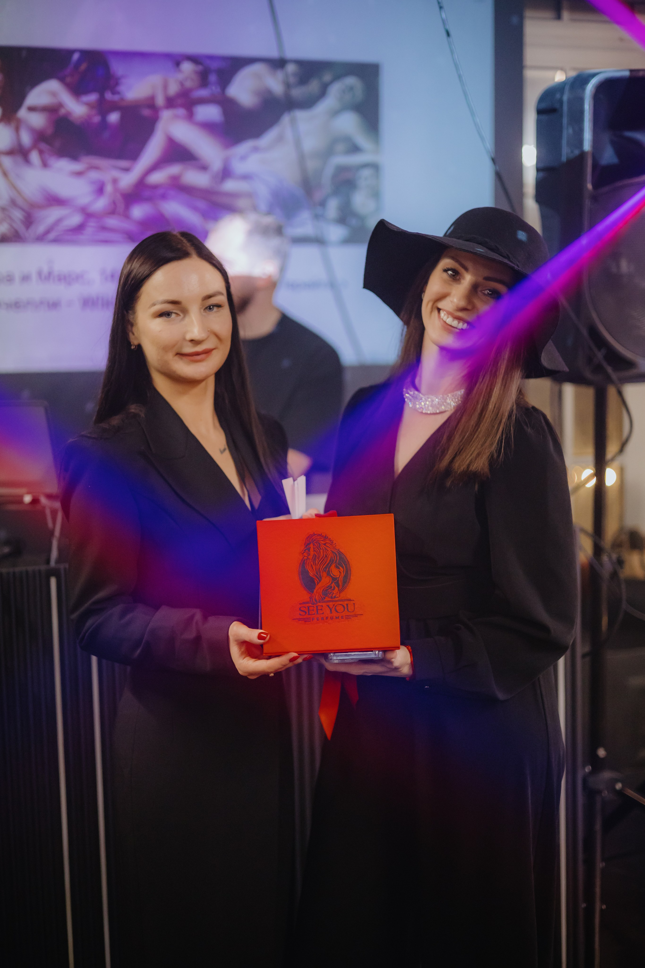 See `You Perfume. Фотограф в Москве и Санкт-Петербурге Дарина