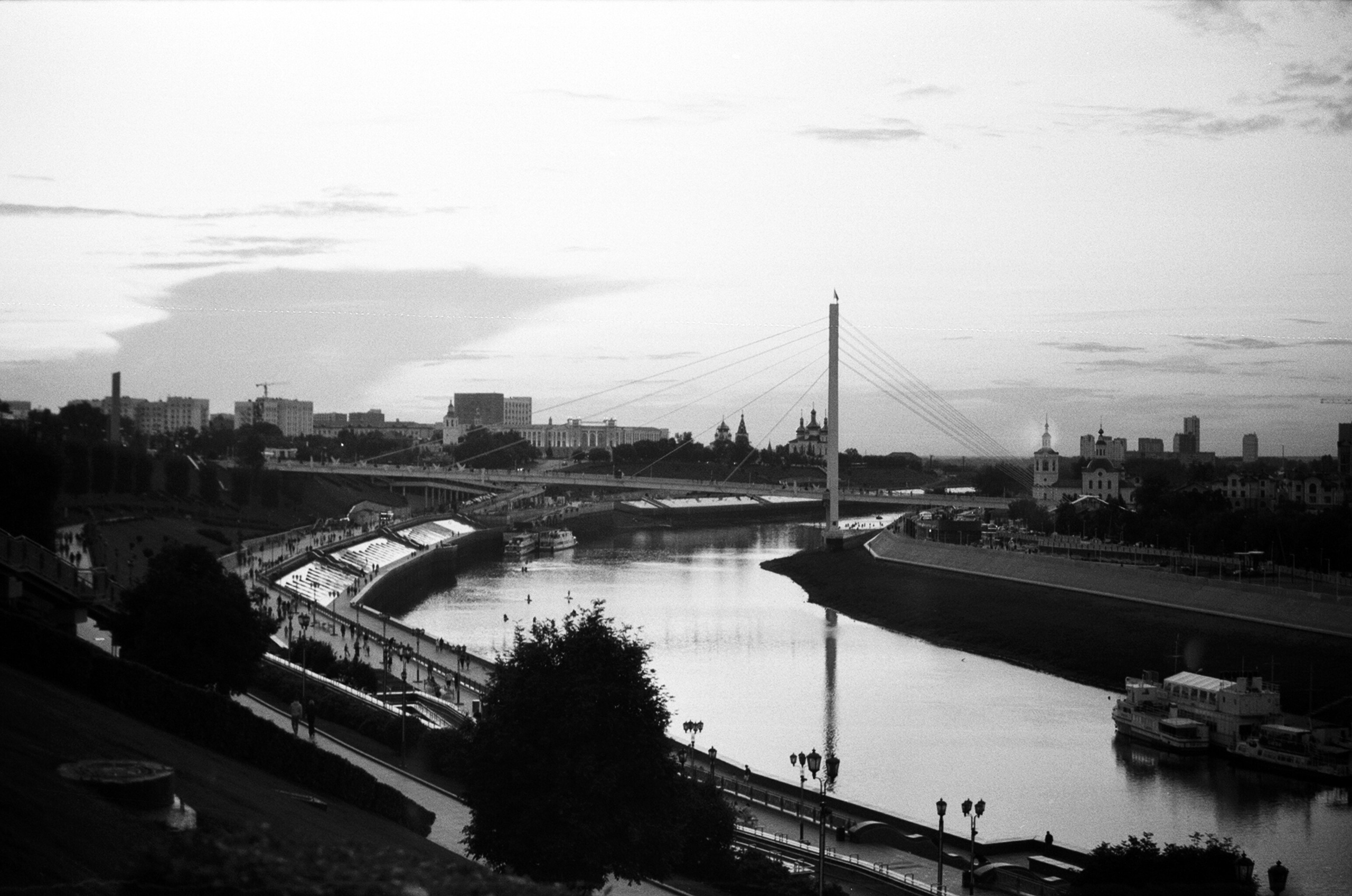 Альбом пленочных ЧБ-фото. Репортажный и семейный фотограф — Шелихов Сергей